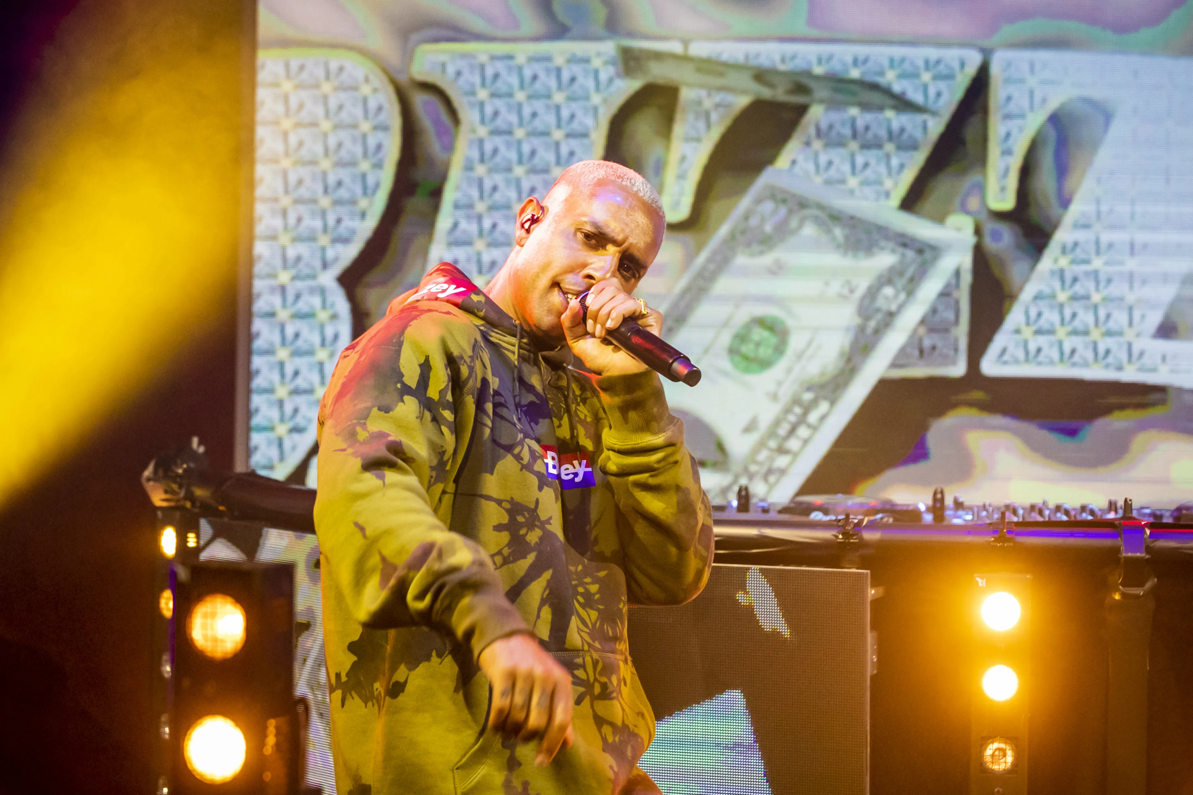 Zorgpersoneel boos om BN'ers die protesteren tegen coronaregels