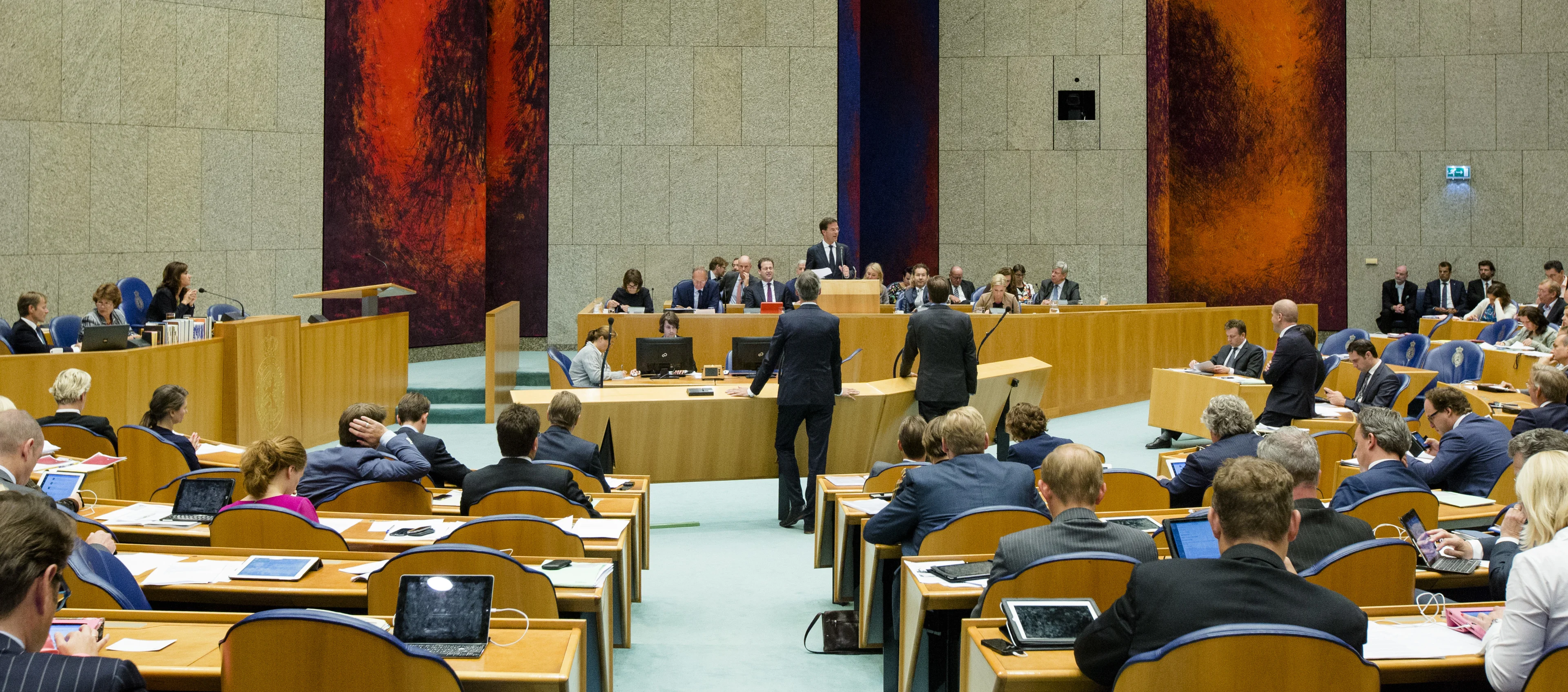 Oppositiepartijen: roep Kamer zondag bijeen over scholensluiting