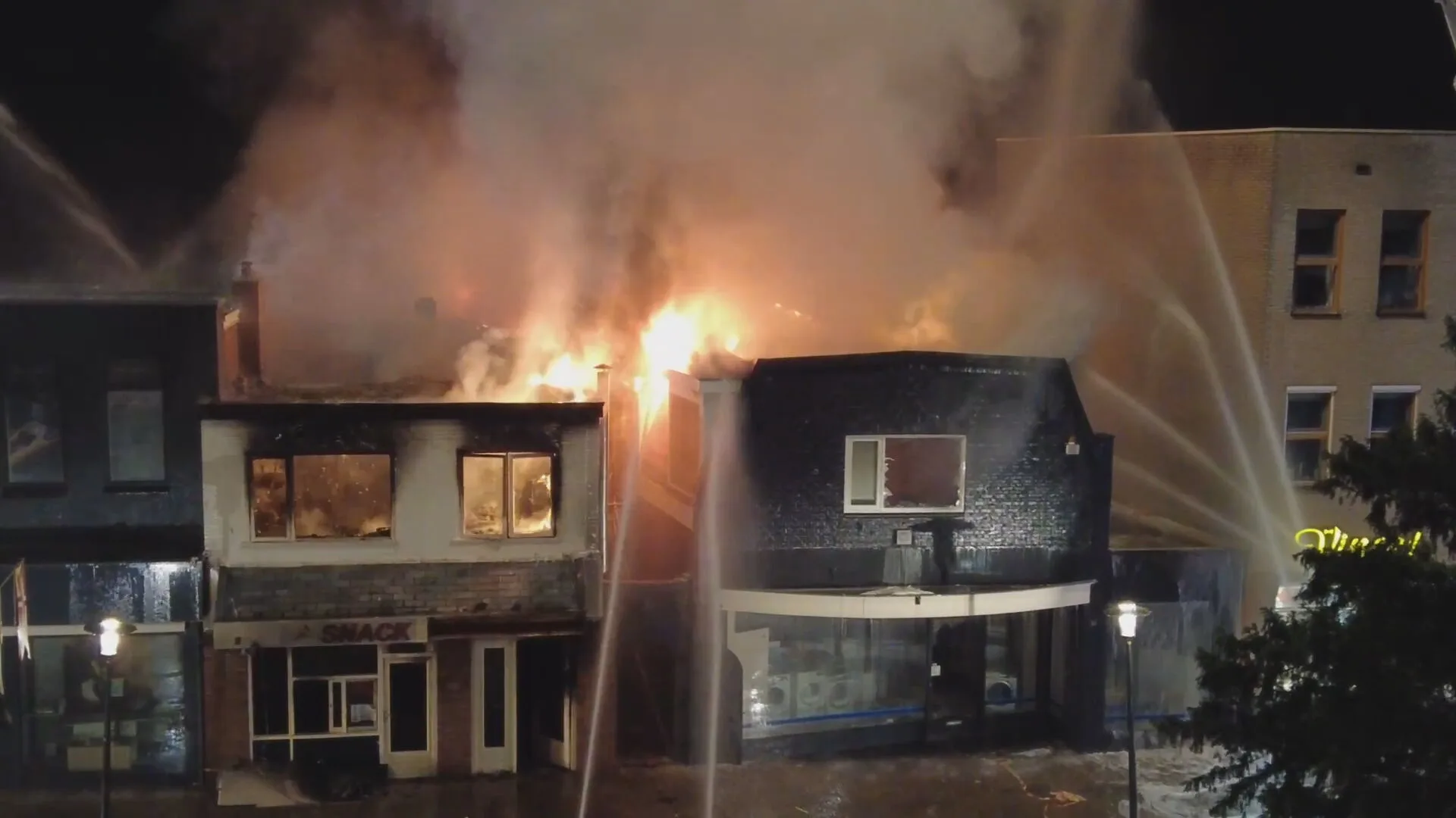 Brand Wolvega onder controle, bewoners mogen weer naar huis