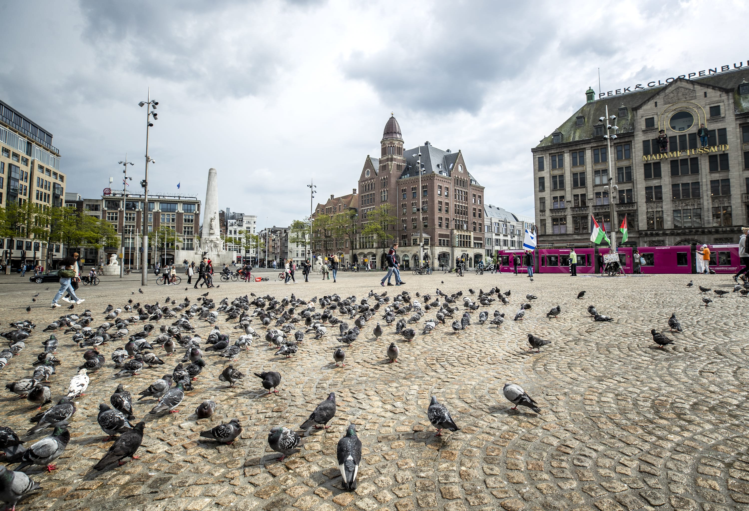 Een unicum: lege straten en pleinen bij dodenherdenkingen