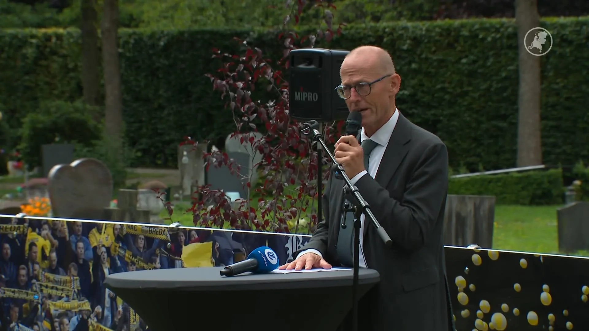 As van voetbalfan Piet bijgezet op bijzondere plek: speciale NAC-begraafplaats