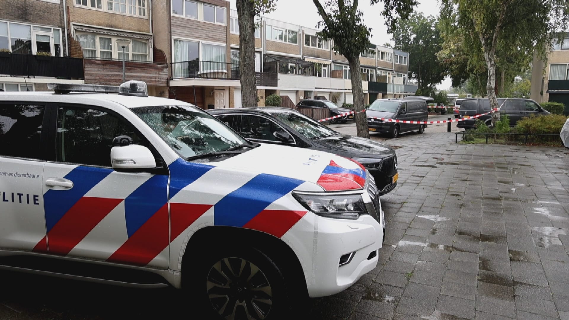 Drie lichamen gevonden in Alkmaarse woning, politie onderzoekt meerdere scenario's 