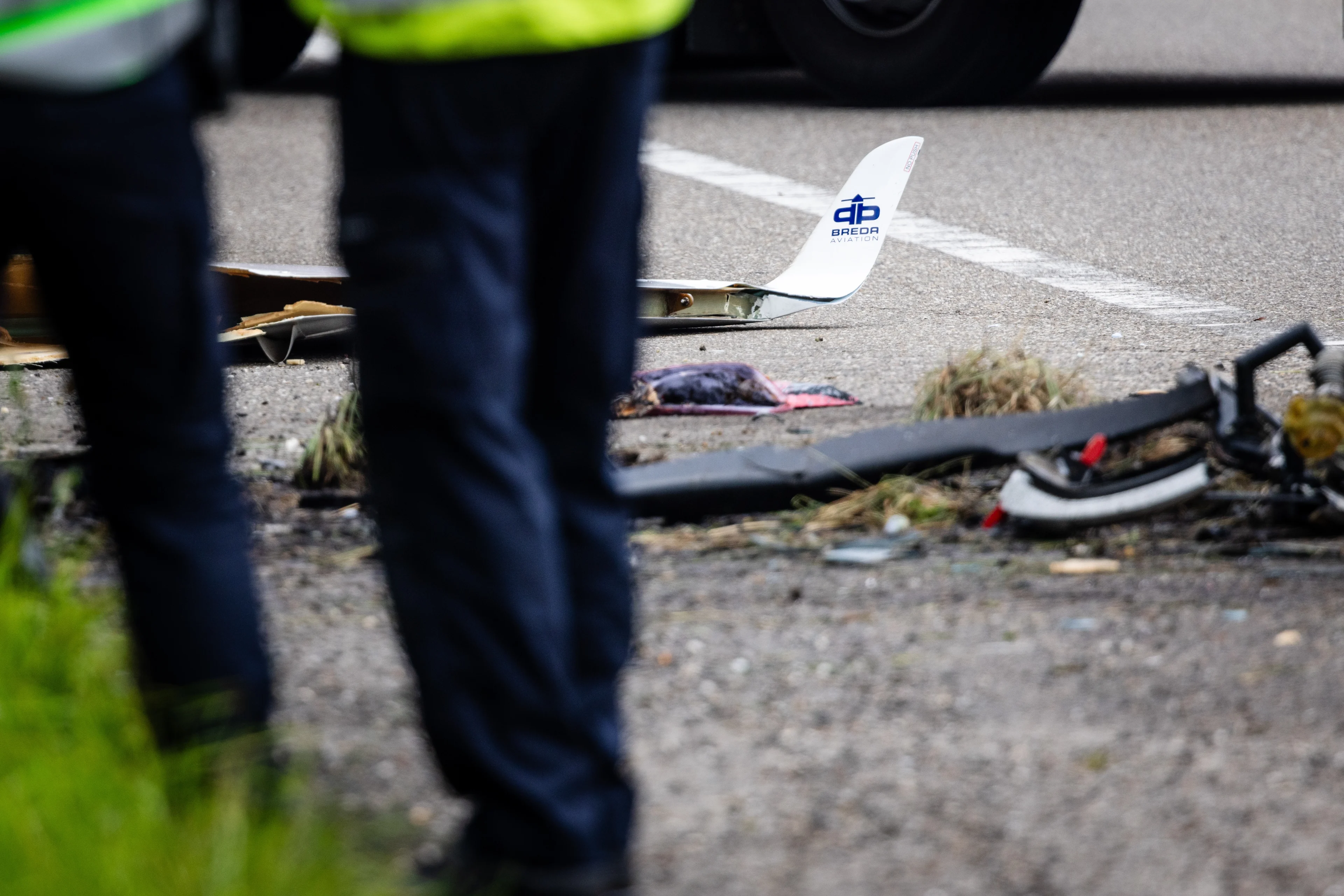 A58 nog tot middernacht dicht na neerstorten vliegtuigje