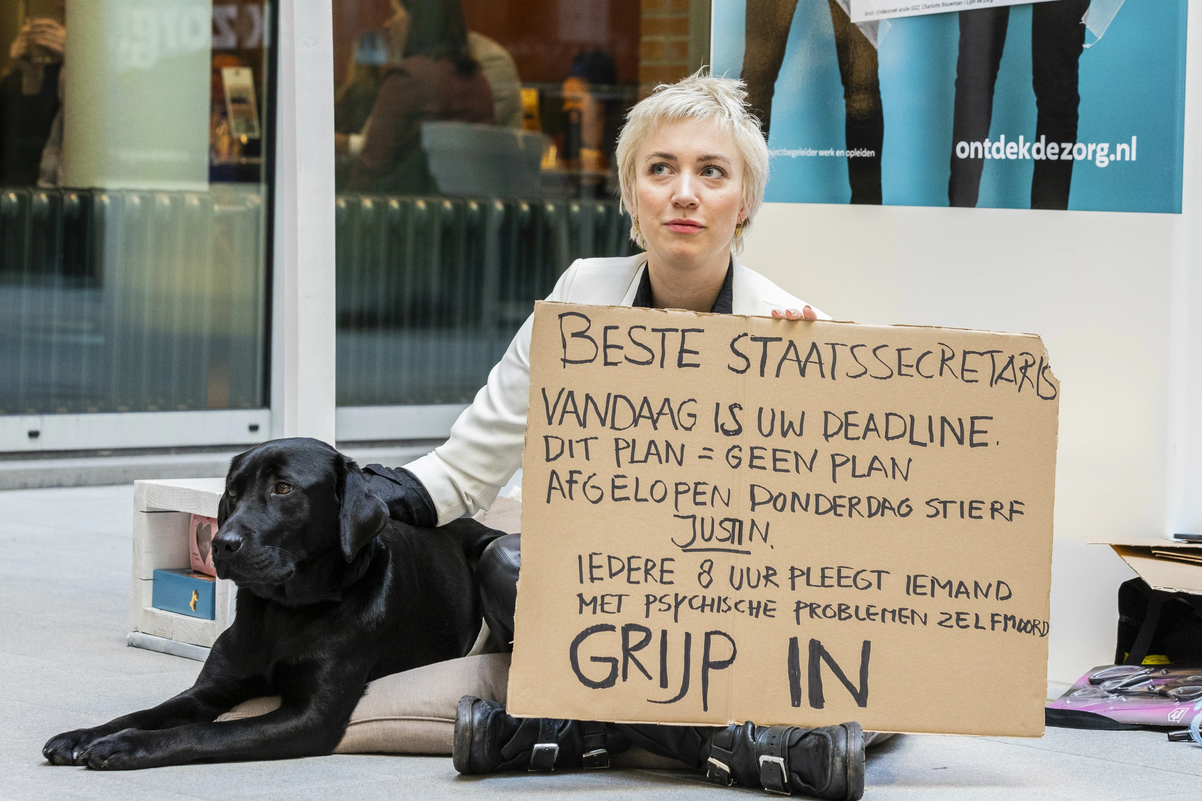 Suïcidale Charlotte protesteert opnieuw tegen wachtlijsten in psychiatrische zorg