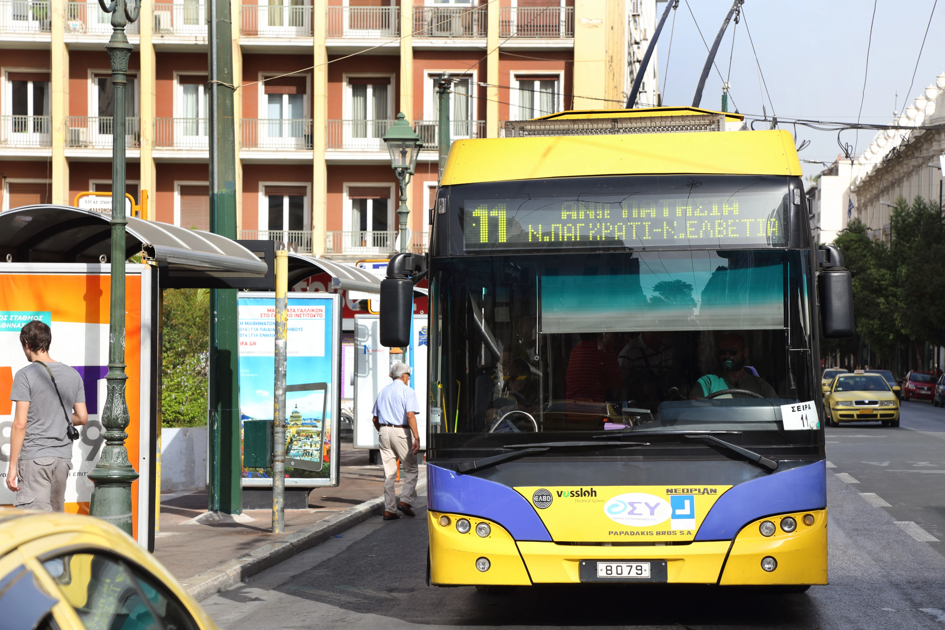 Dronken Nederlanders stelen bus en maken dollemansrit op Grieks eiland