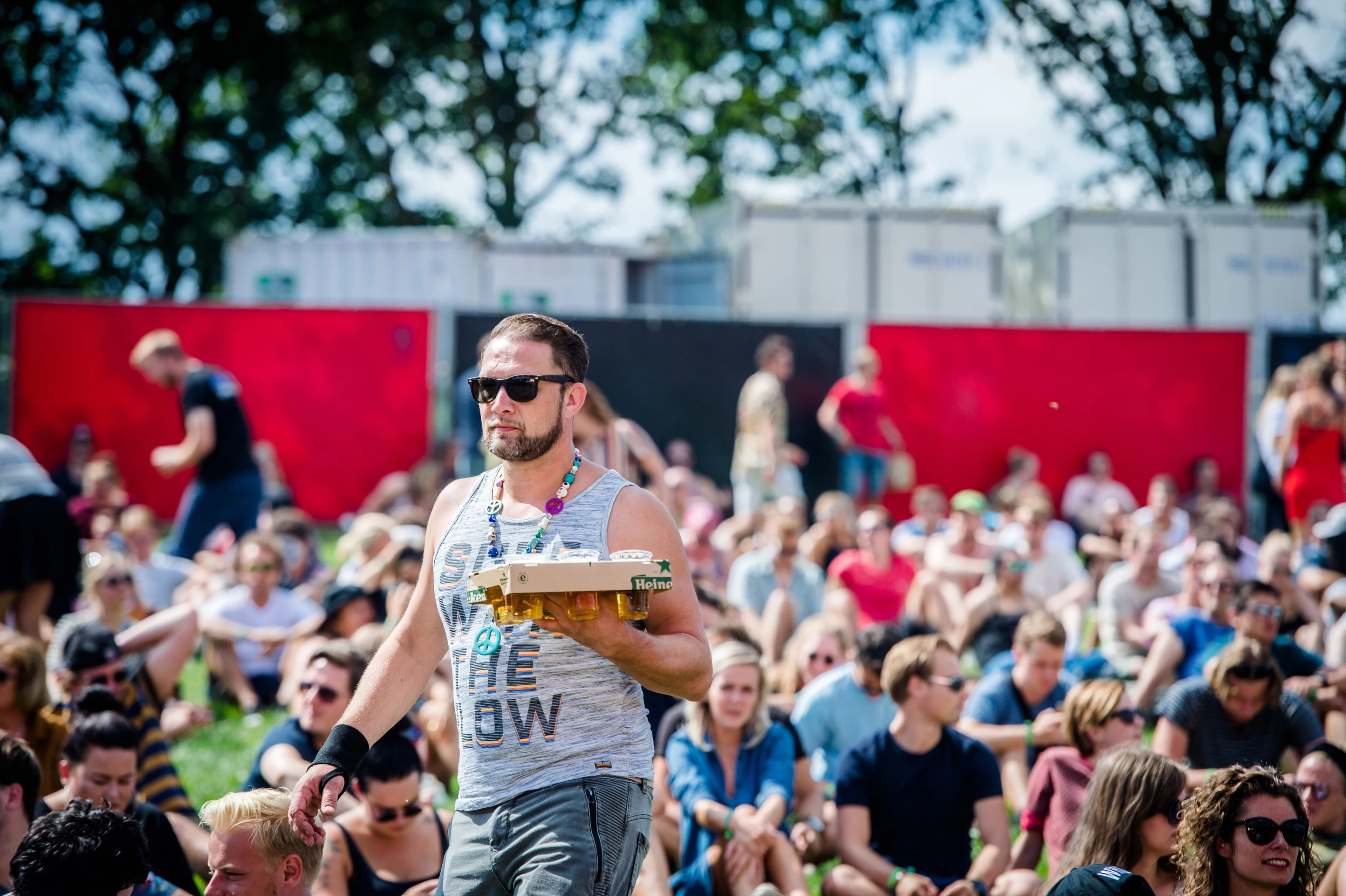 Lowlands wijzigt betaalsysteem, eindelijk eerlijke prijs voor je biertje en patatje?