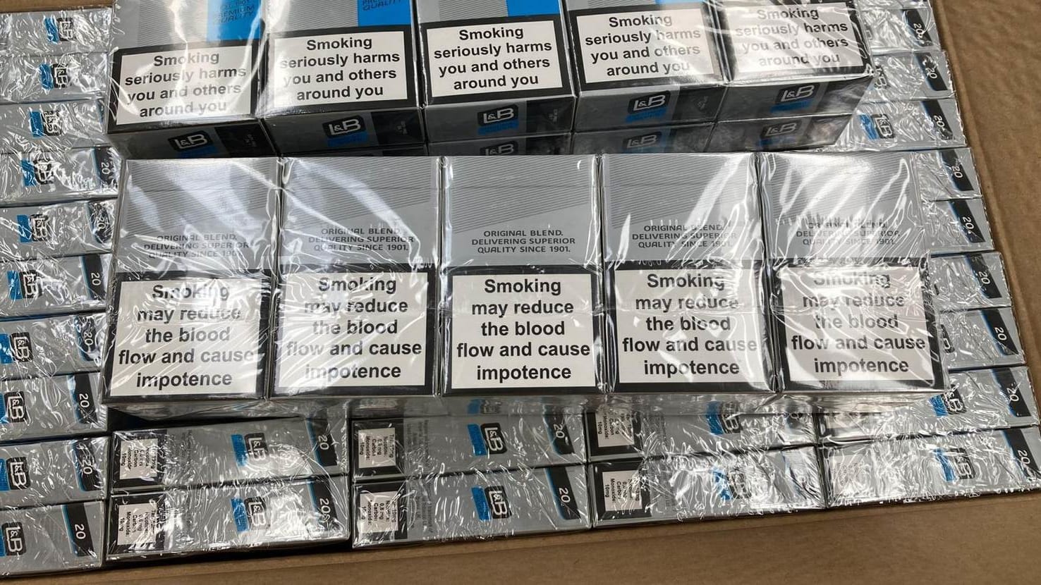 Douane vindt bijna 8 miljoen illegale sigaretten, twee mensen aangehouden