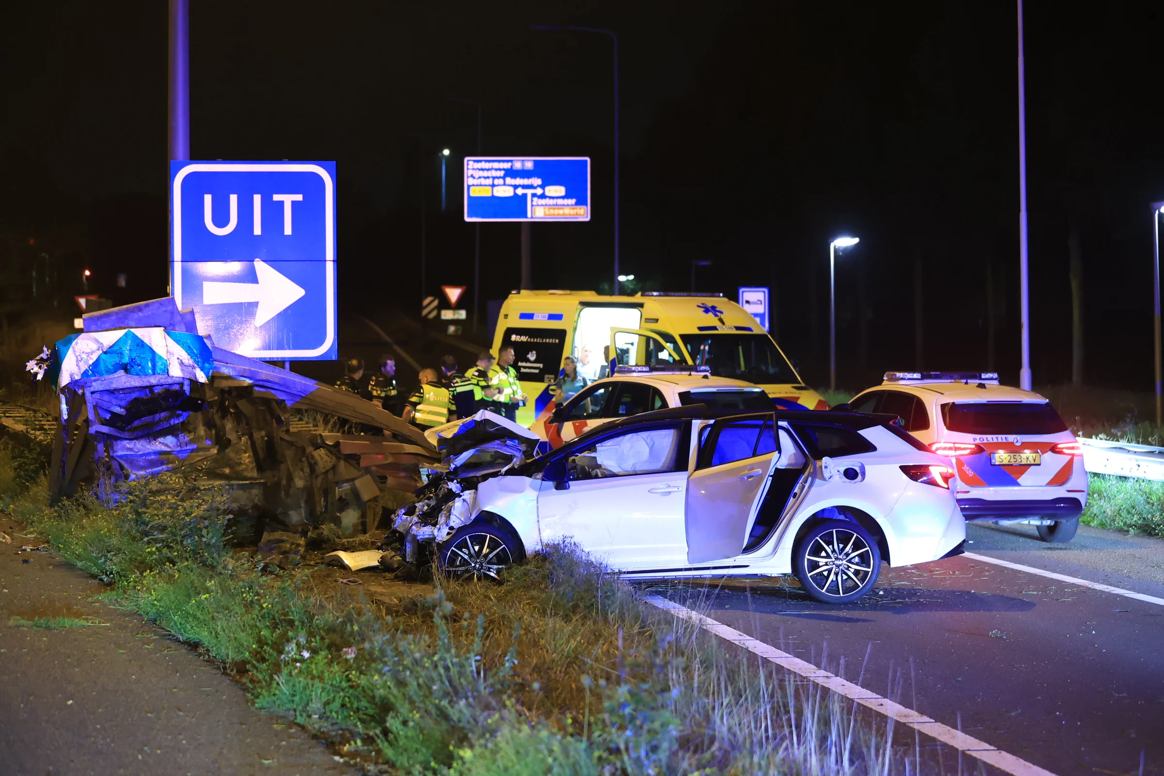 Flinke crash na politieachtervolging op A12 in Zoetermeer