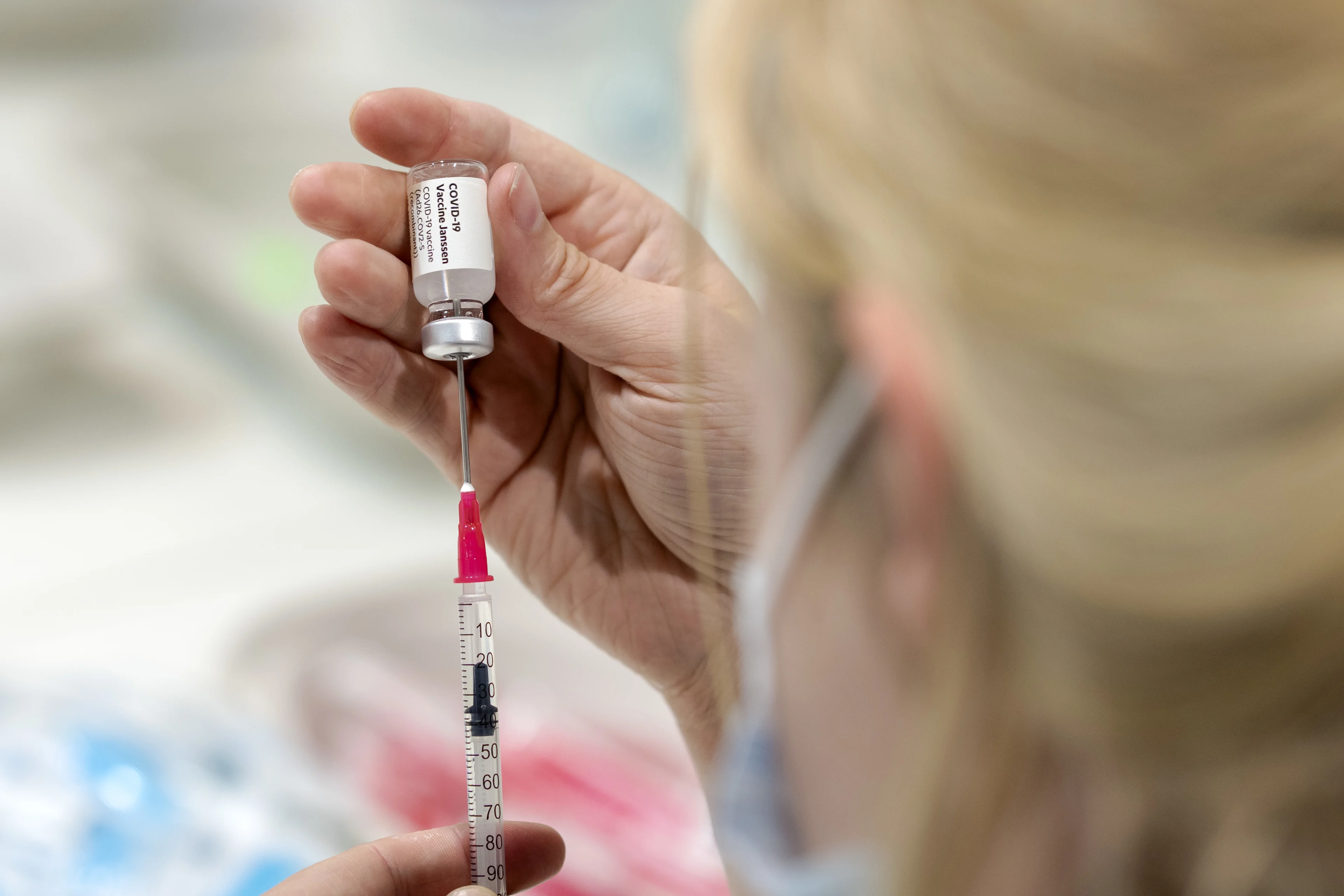 Mogelijk toch extra prik voor mensen met Janssen-vaccin