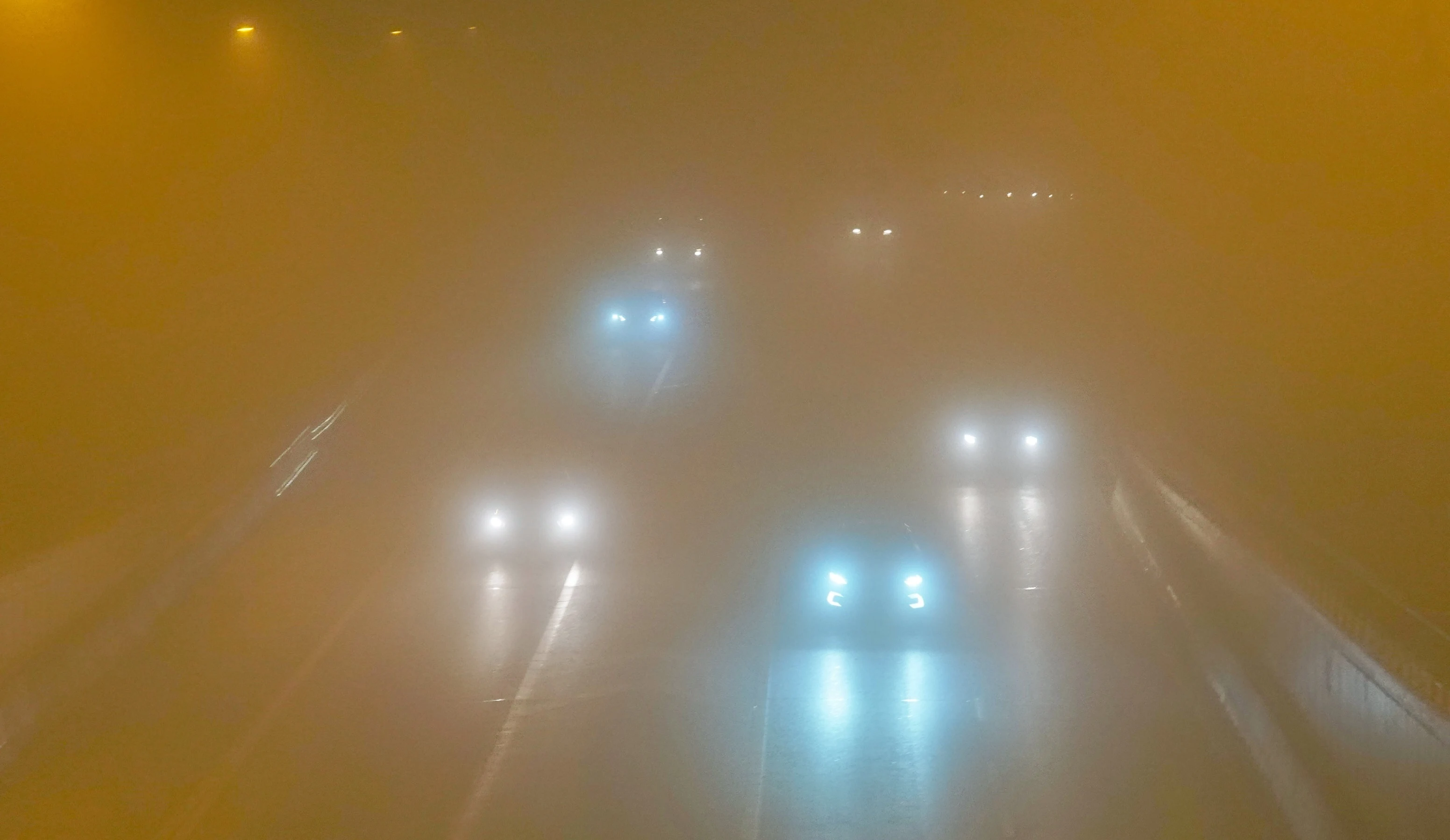 Code geel in noordelijk deel Nederland: mist kan lokaal hardnekkig blijven hangen