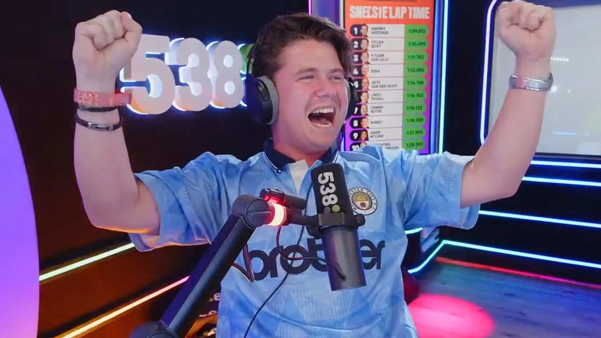 Bas en Dylan onthullen wie het volkslied mag zingen tijdens de Grand Prix in Zandvoort!