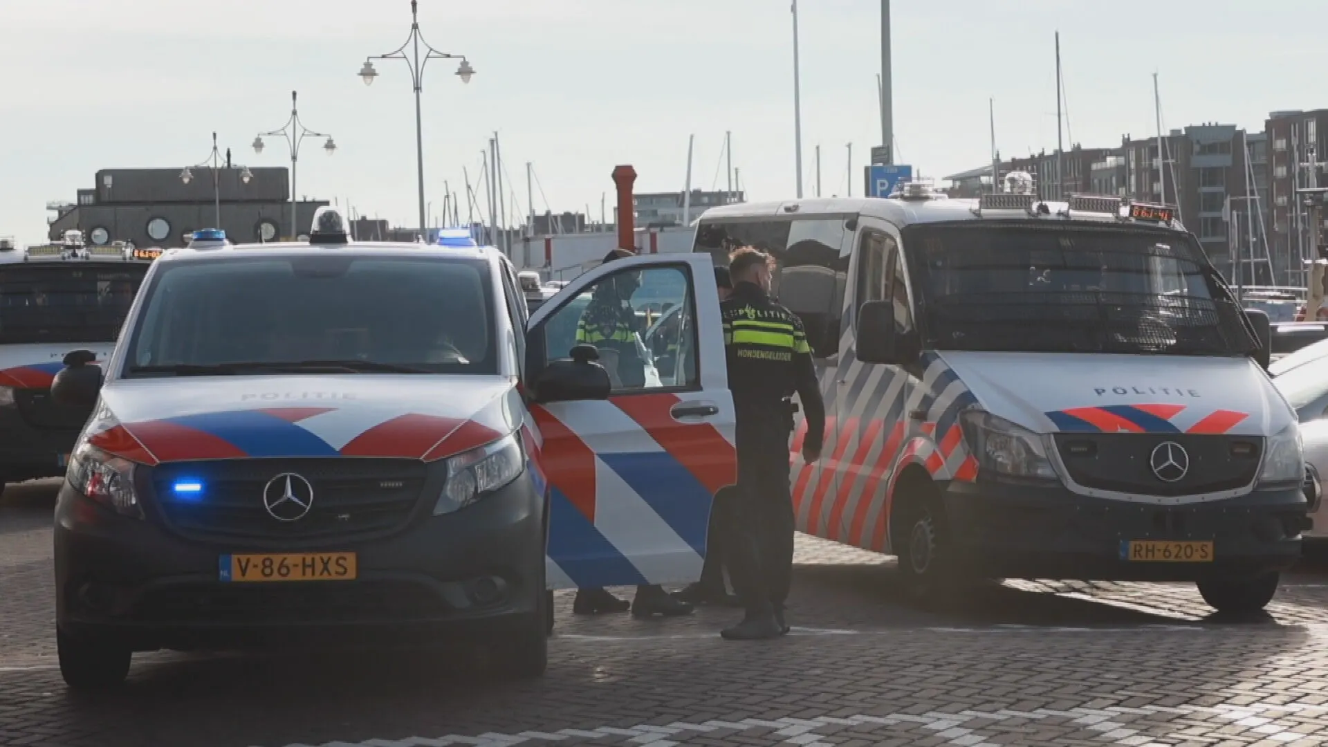 Agent gewond bij grote vechtpartij in haven Scheveningen
