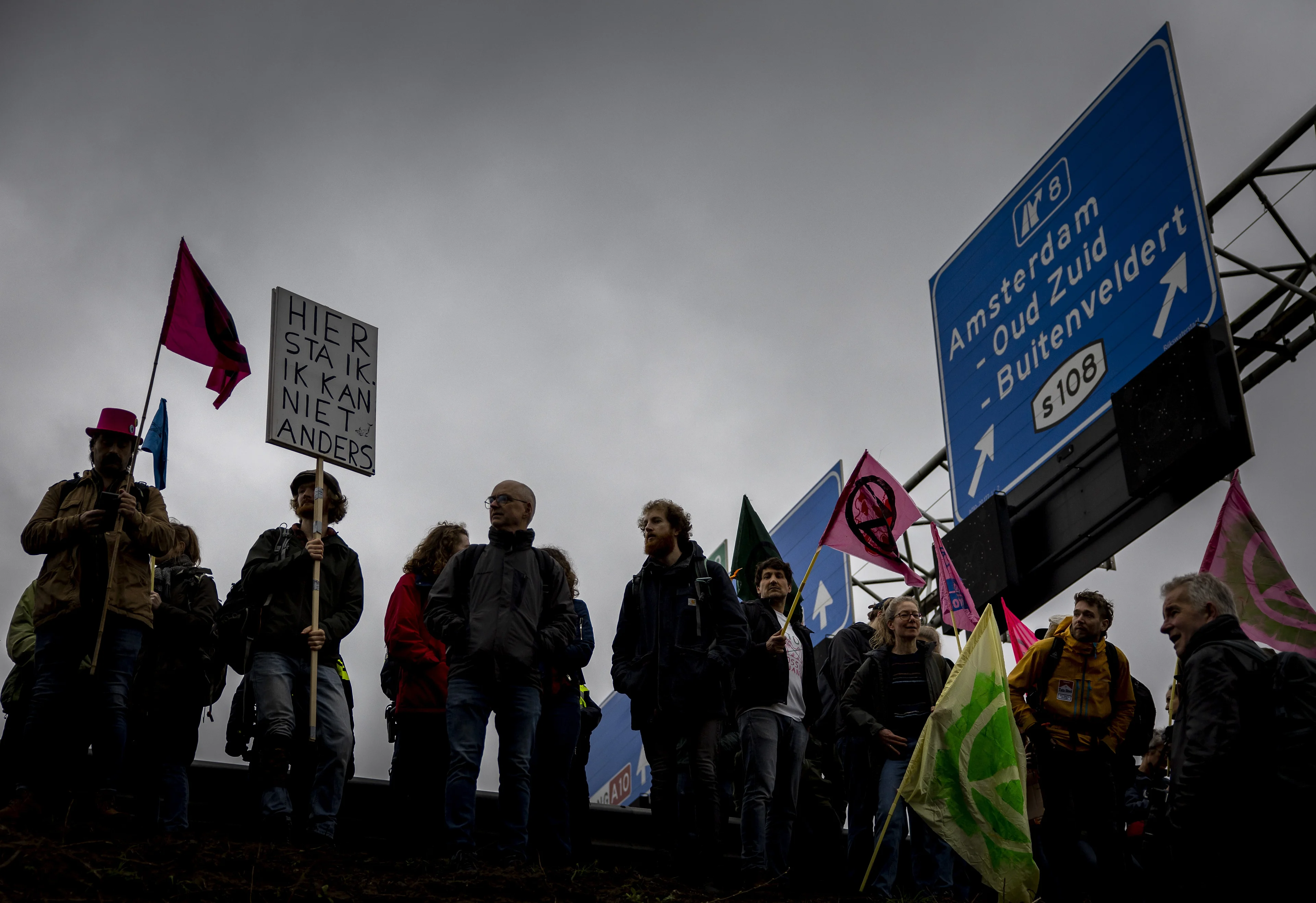 Dertien klimaatactivisten XR vervolgd voor blokkeren A10