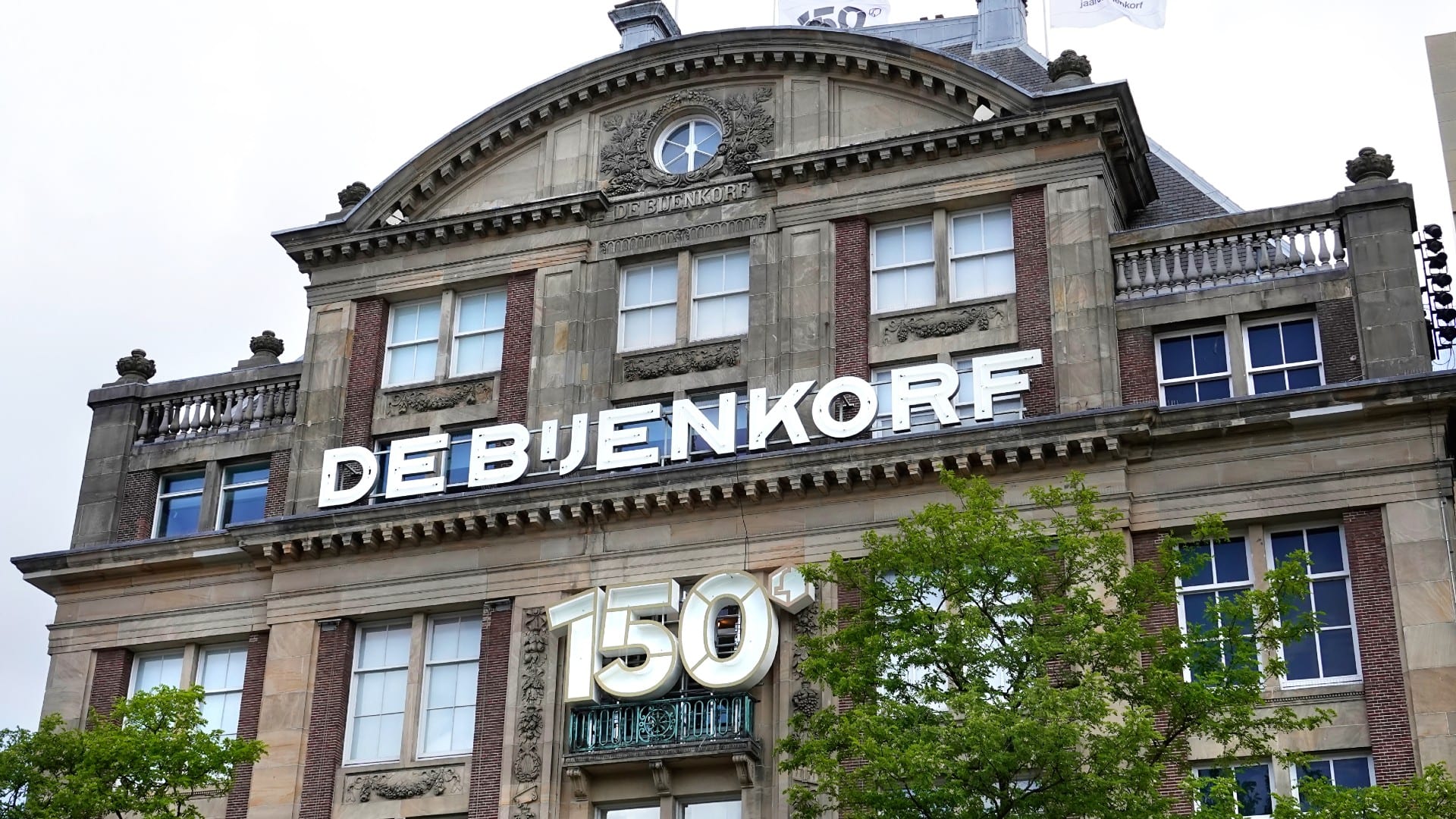 Bijenkorf in Amsterdam sluit deuren vanwege besmette medewerkers