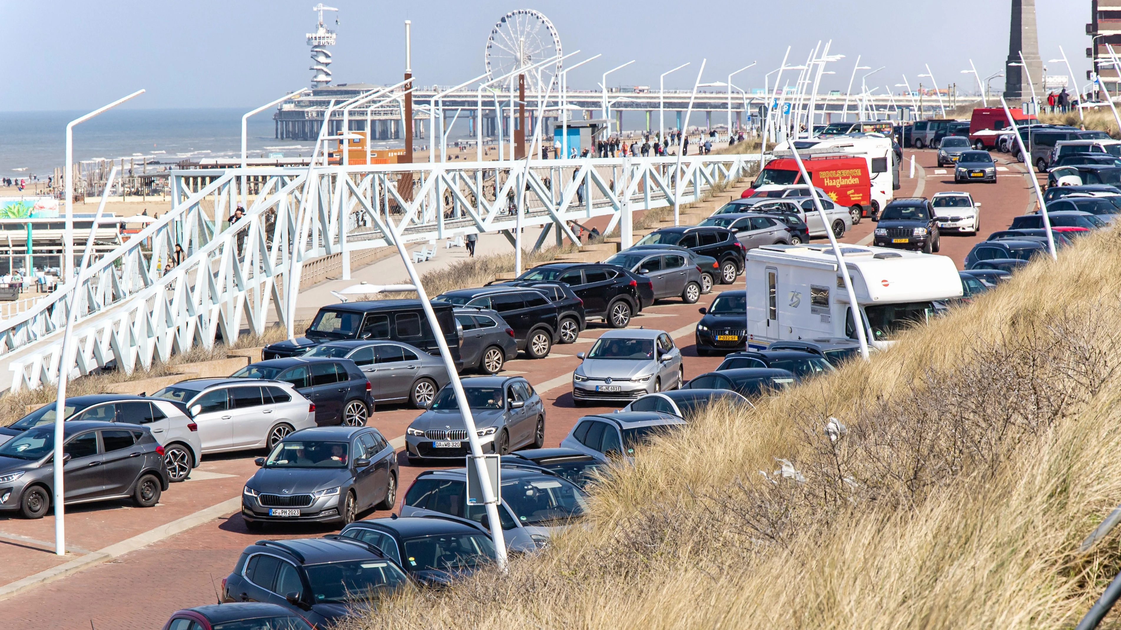 10 minuutjes parkeren voortaan 50 euro in delen Den Haag en Scheveningen 
