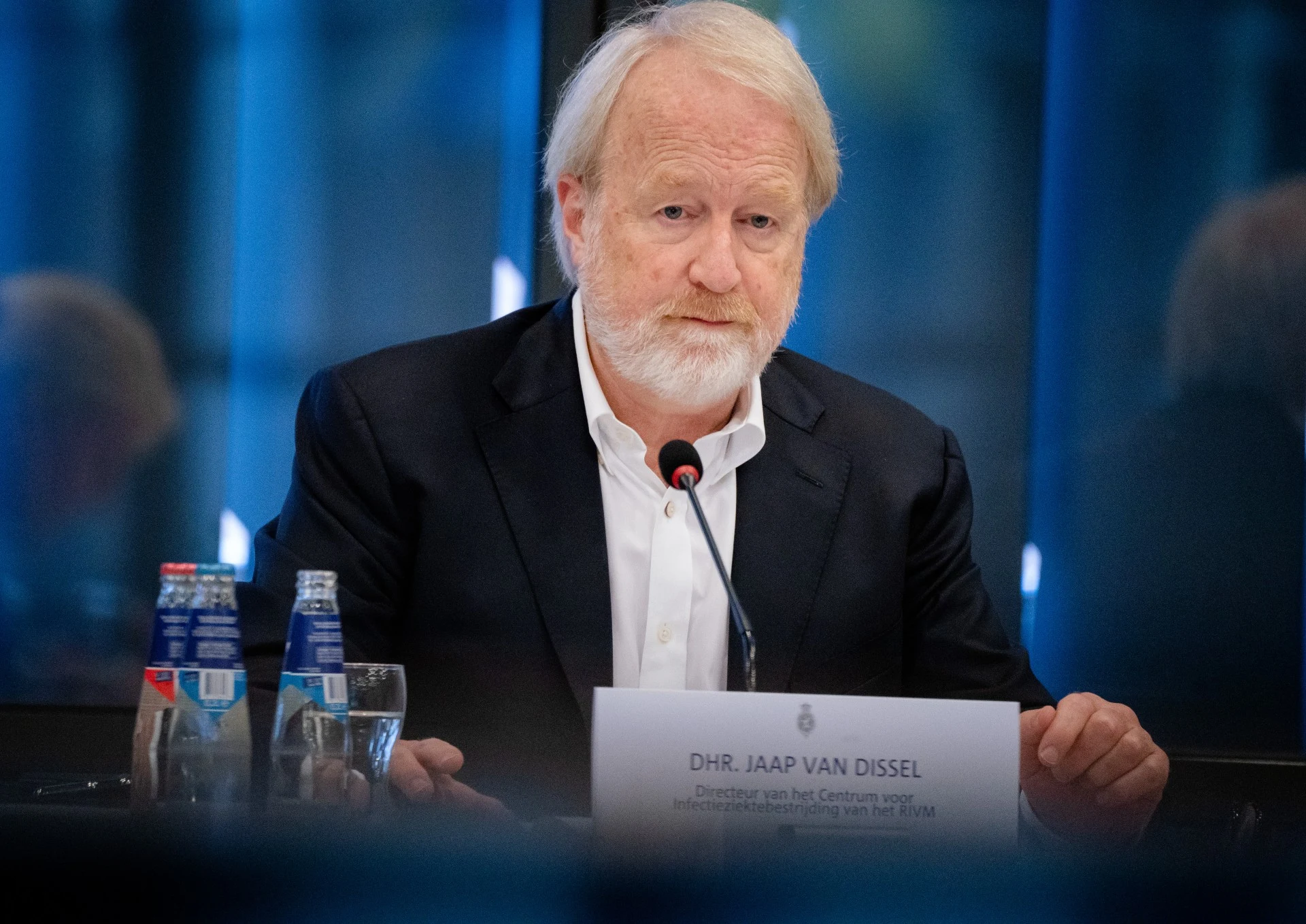 LIVEBLOG |  Van Dissel: hoe goed worden de regels nageleefd?