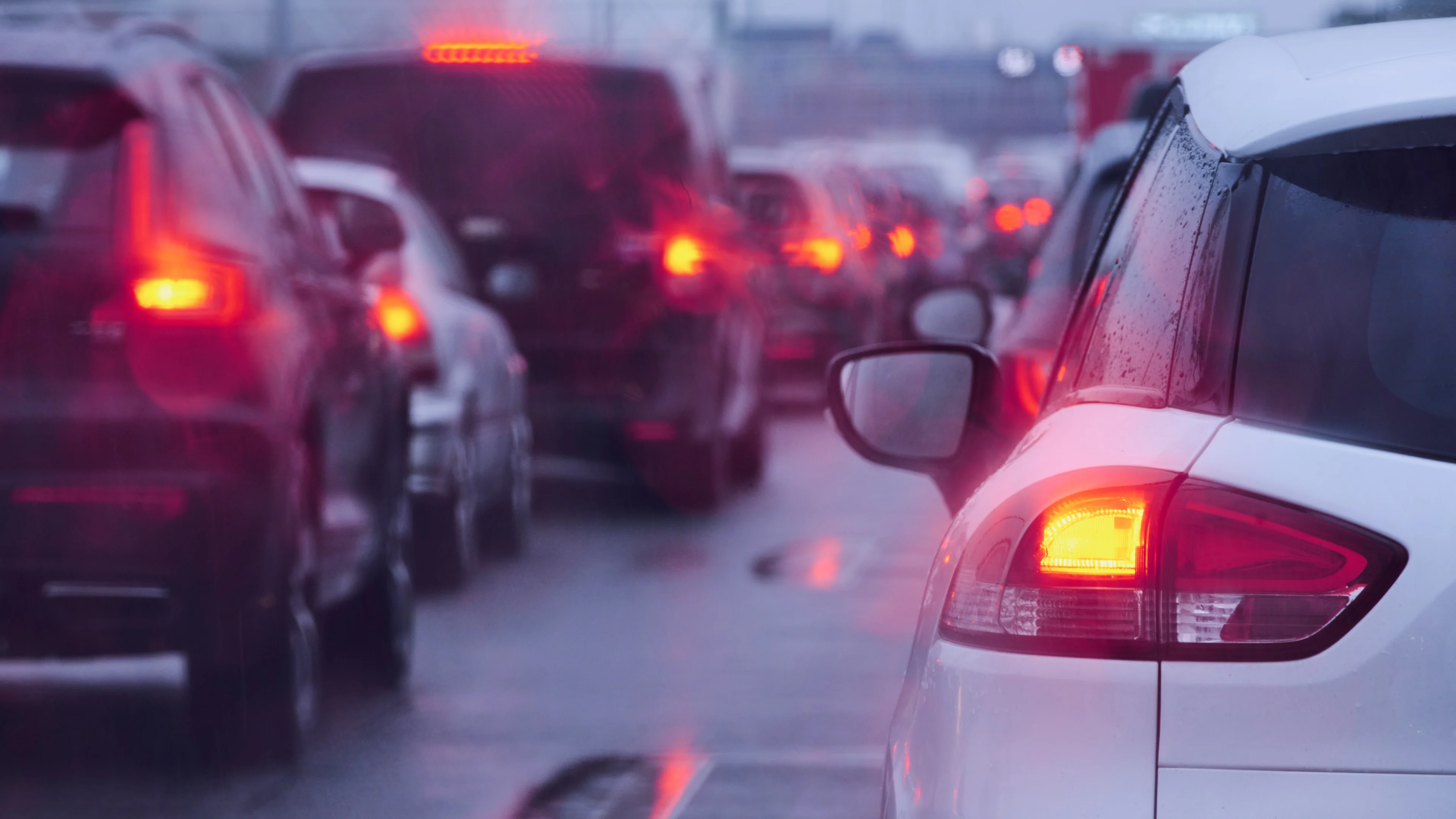 Drukke avondspits vrijdag door Pinksteren én slecht weer