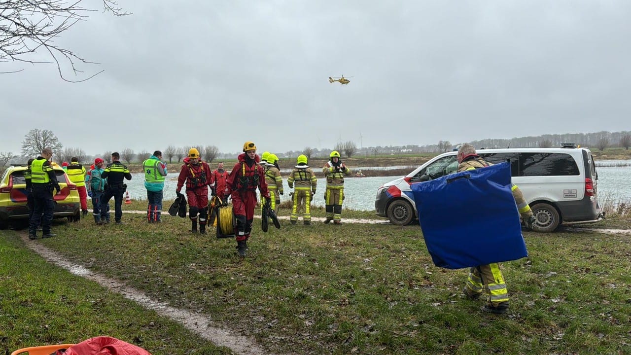 Vluchtende spookrijder schudt politie af en verdwijnt in visvijver