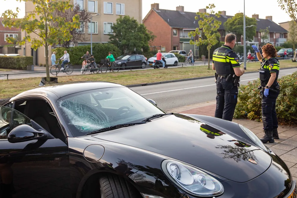 Vrouw (27) omgekomen na aanrijding met Porsche in Hilversum