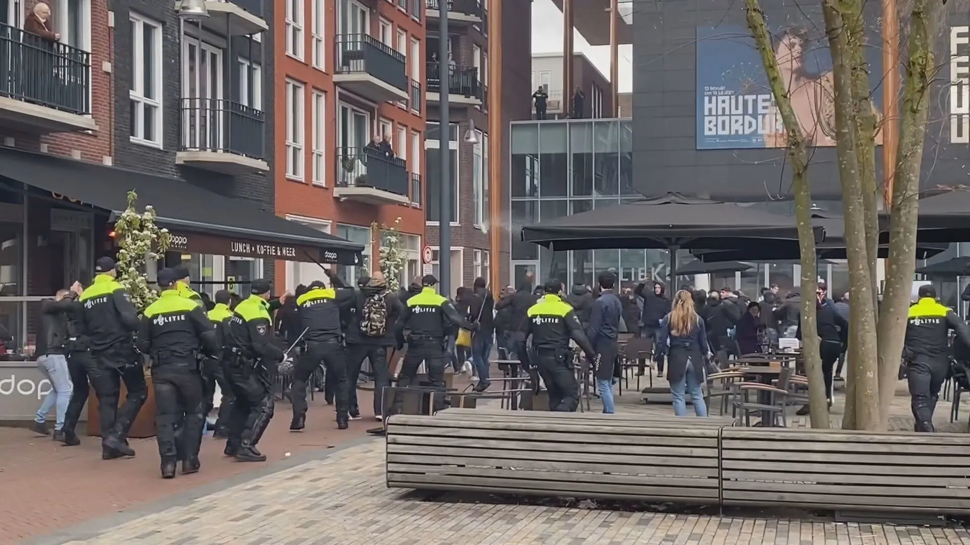 Agent gewond door onrust tijdens huldiging SC Cambuur