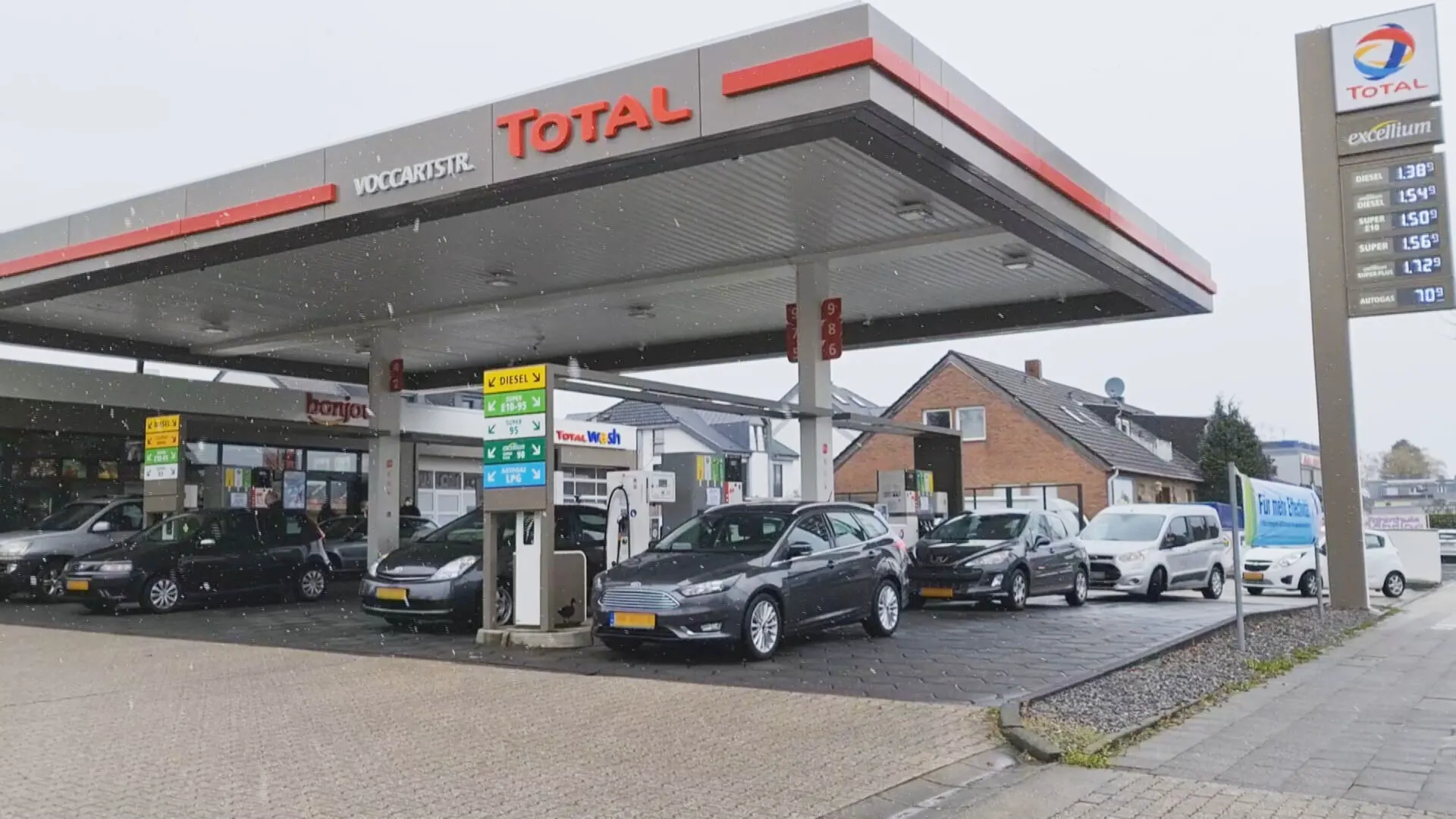 Met jerrycans vol 'Duitse' benzine richting Nederland? Dat kan een dure grap worden