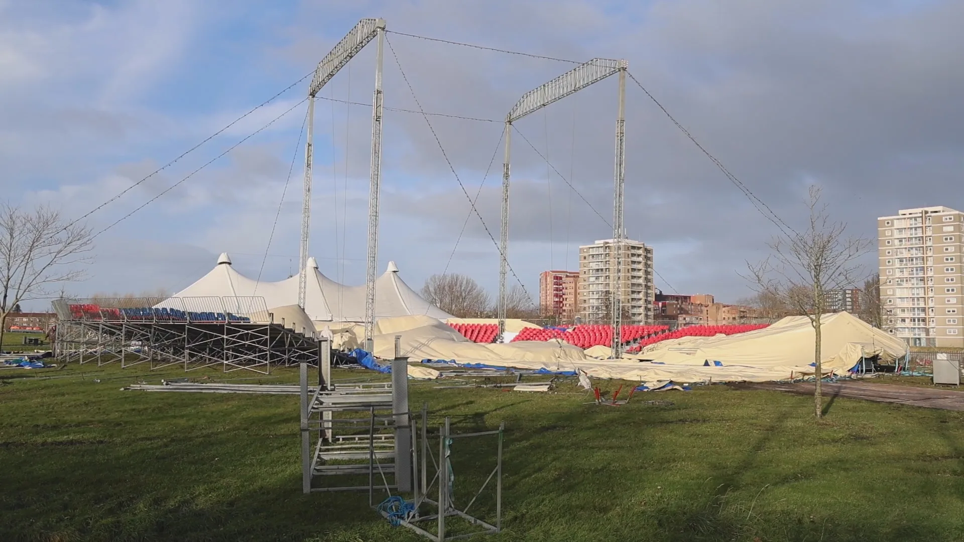 Hoofdtent Kerstcircus Haarlem verwoest door storm Elin: 'In tien seconden was het gedaan'