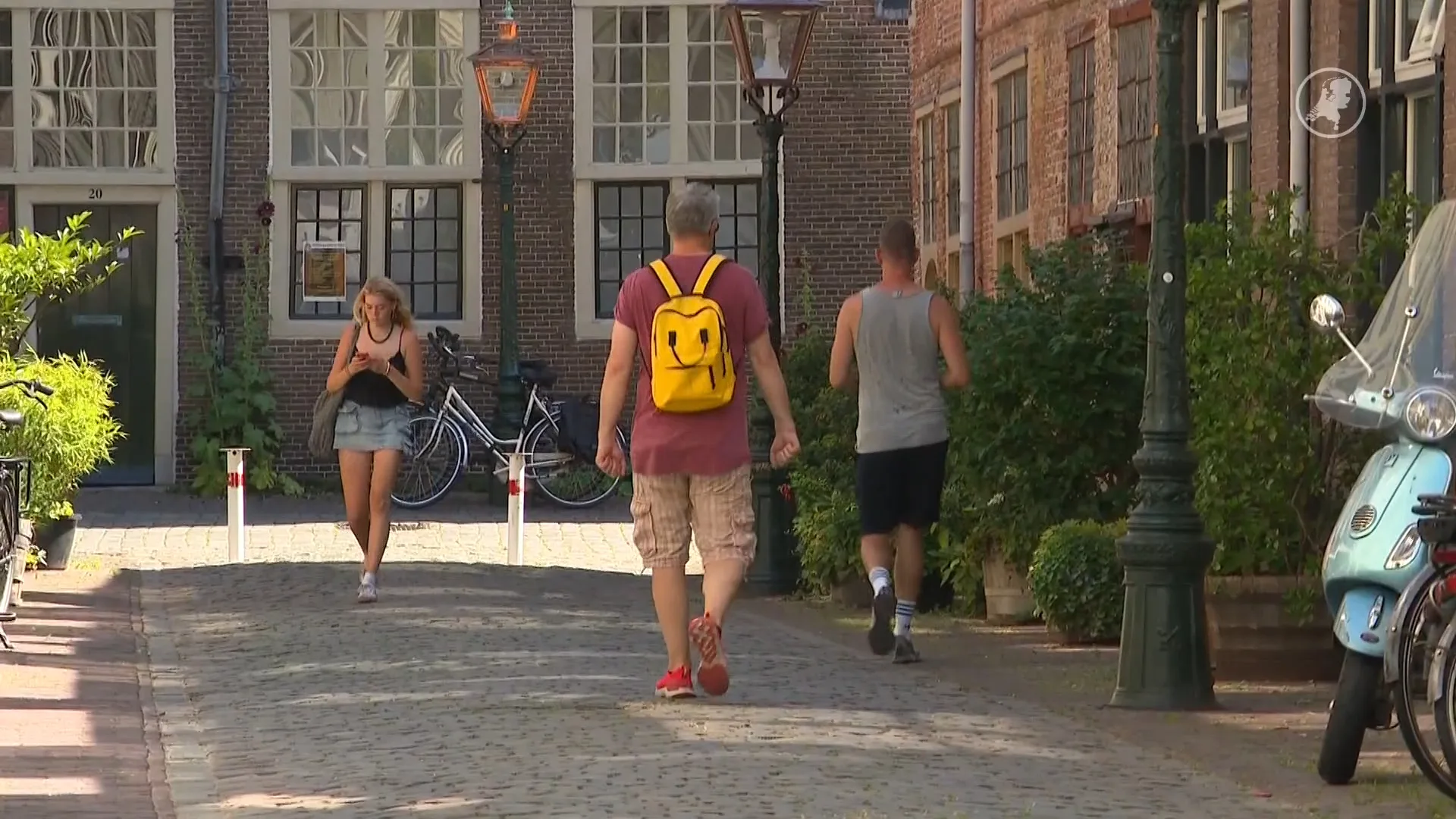 Korte broek op kantoor? Zó denken Nederlanders erover