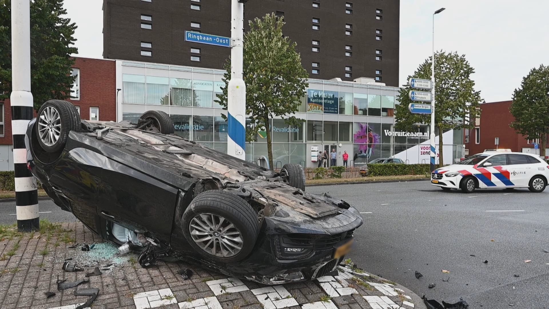 Politieauto gecrasht bij wilde achtervolging in Tilburg, spookrijder aangehouden