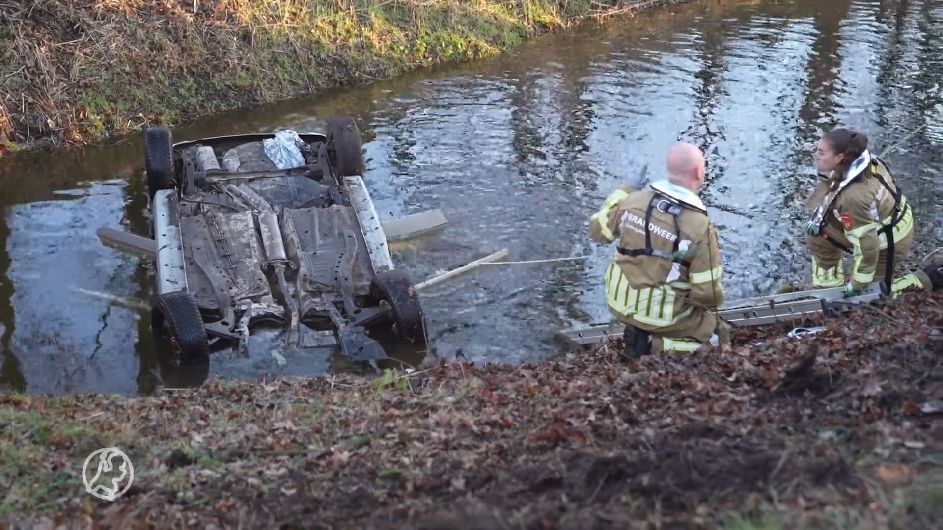 Auto te water in Limburgse Heibloem, 19-jarige bestuurder omgekomen