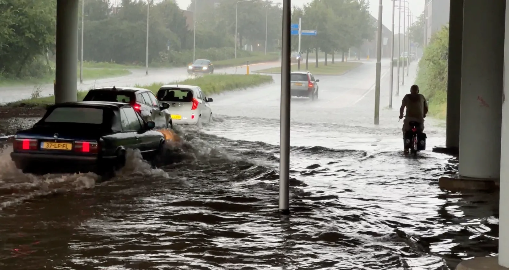 Meer dan 55 millimeter regen gevallen in noorden, flinke wateroverlast na stevige onweersbuien