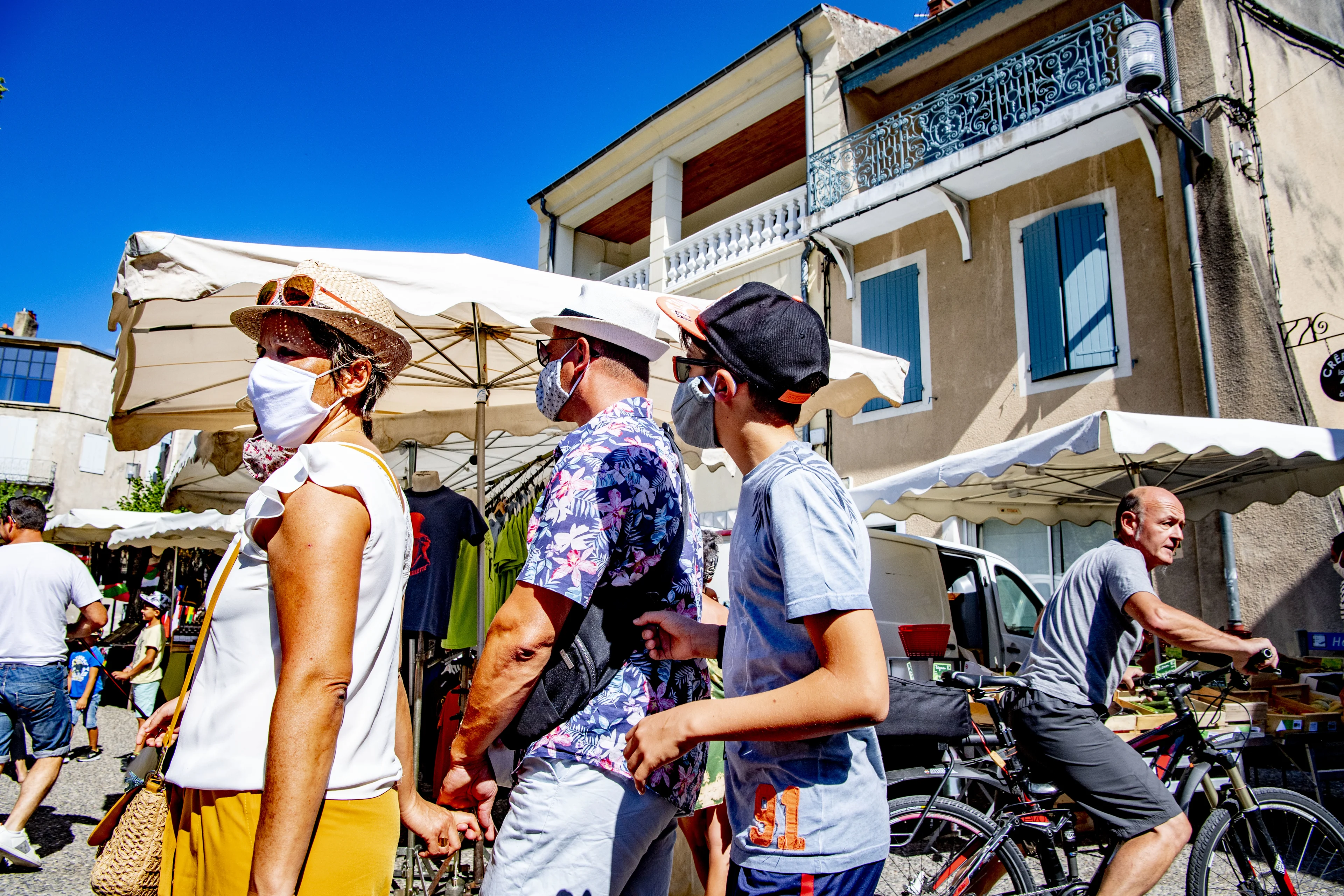 Reisadvies voor Frankrijk en Tsjechië aangescherpt door toename coronabesmettingen