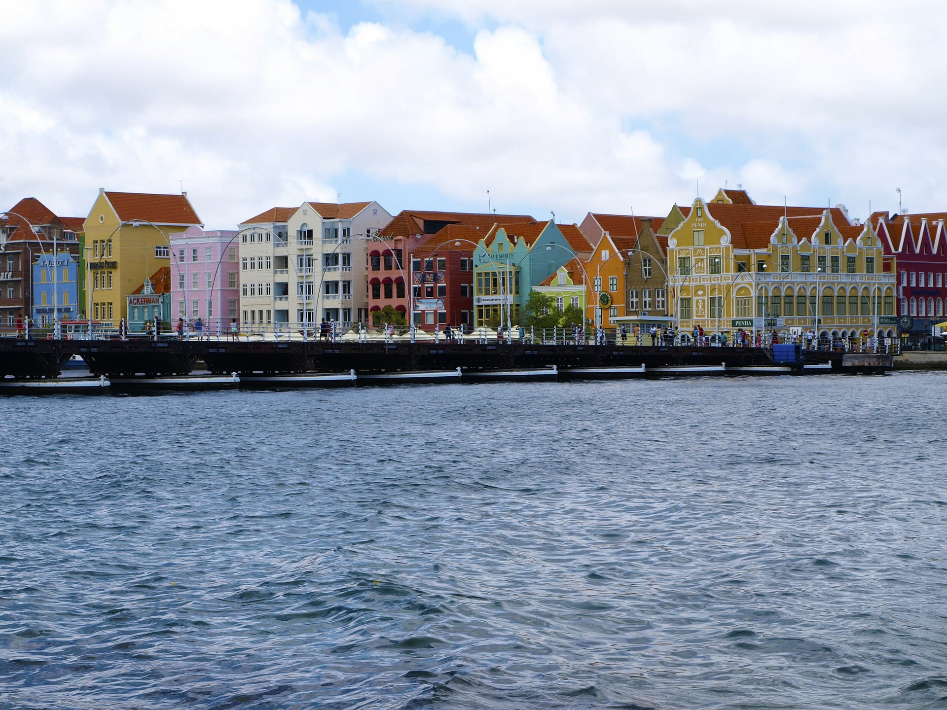 Curaçao versoepelt regels voor compleet gevaccineerde Nederlanders