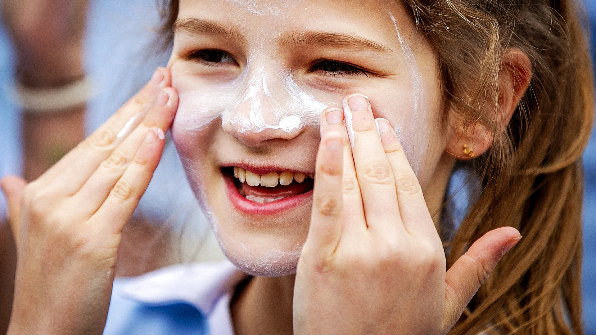 Aantal mensen met huidkanker neemt hard toe, 'insmeren moet in ons systeem komen'