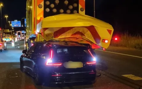 Beschonken Tilburger botst frontaal op pijlwagen A65