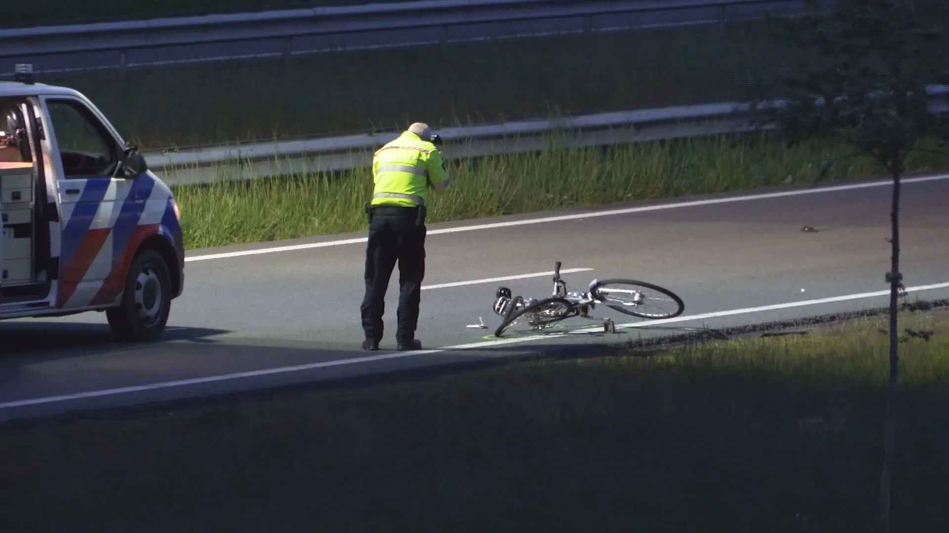 Fietser (17) overlijdt na aanrijding op N33