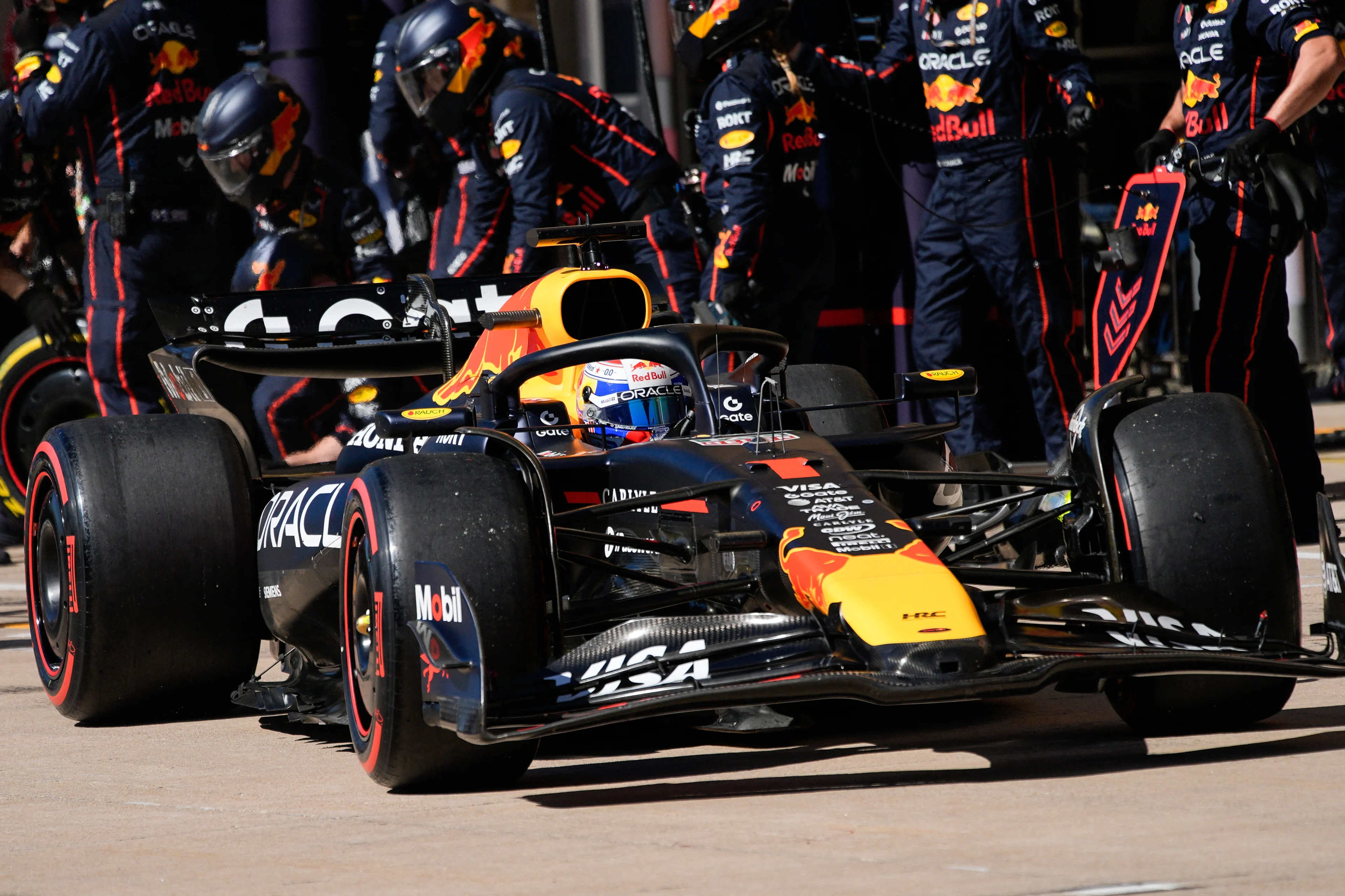 'Max Verstappen start vanuit pitstraat na aanpassing auto en motorwissel'
