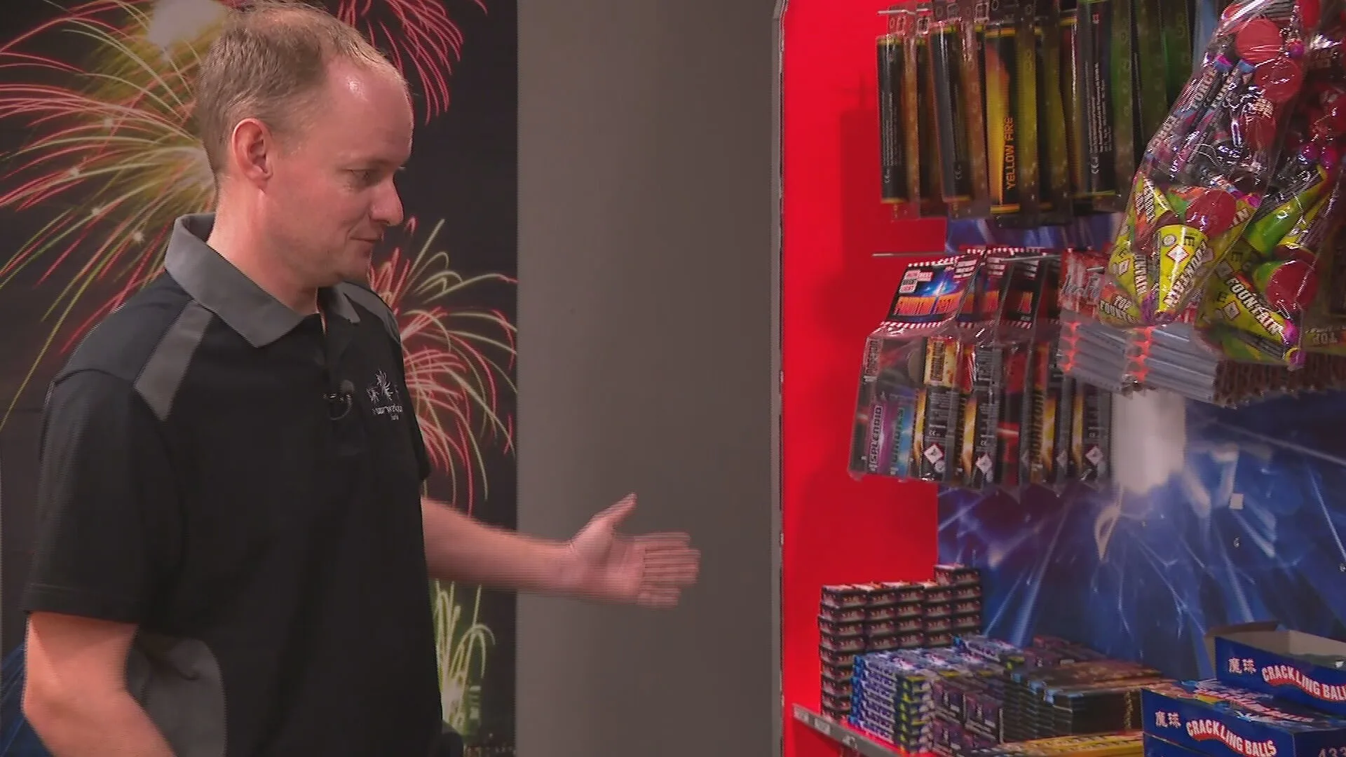 Vuurwerkverbod? Verkoper Stefan koopt honderden kilo's aan sterretjes en grondbloemen in