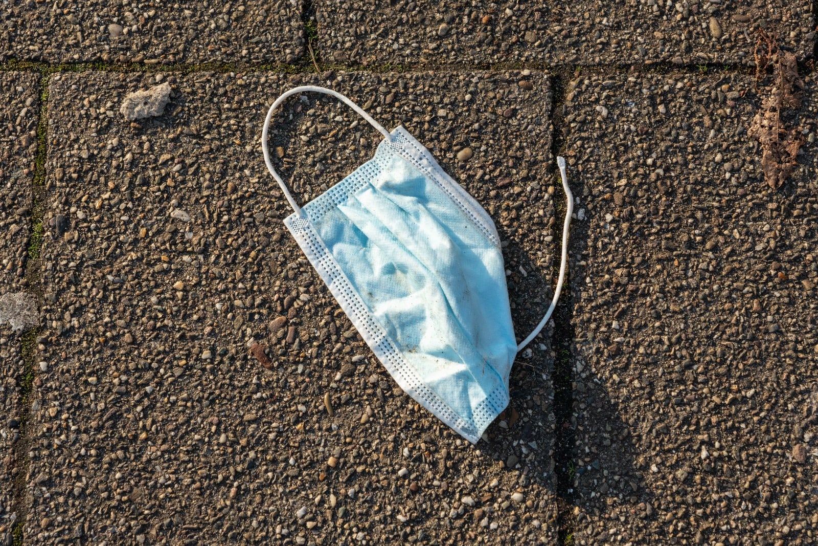 OMT adviseert: draag op meer plekken medische mondmaskers, ook buiten