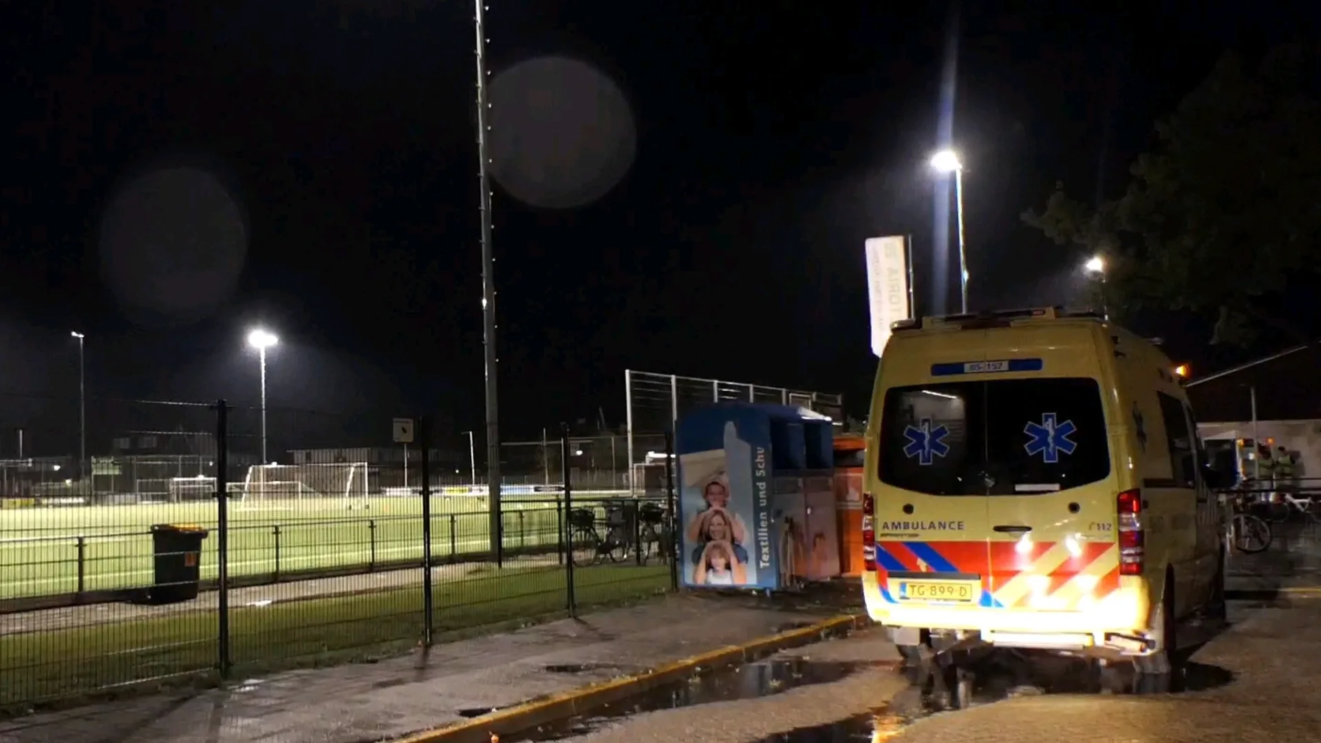 Bliksem ingeslagen op voetbalveld in Enschede, speler gewond geraakt