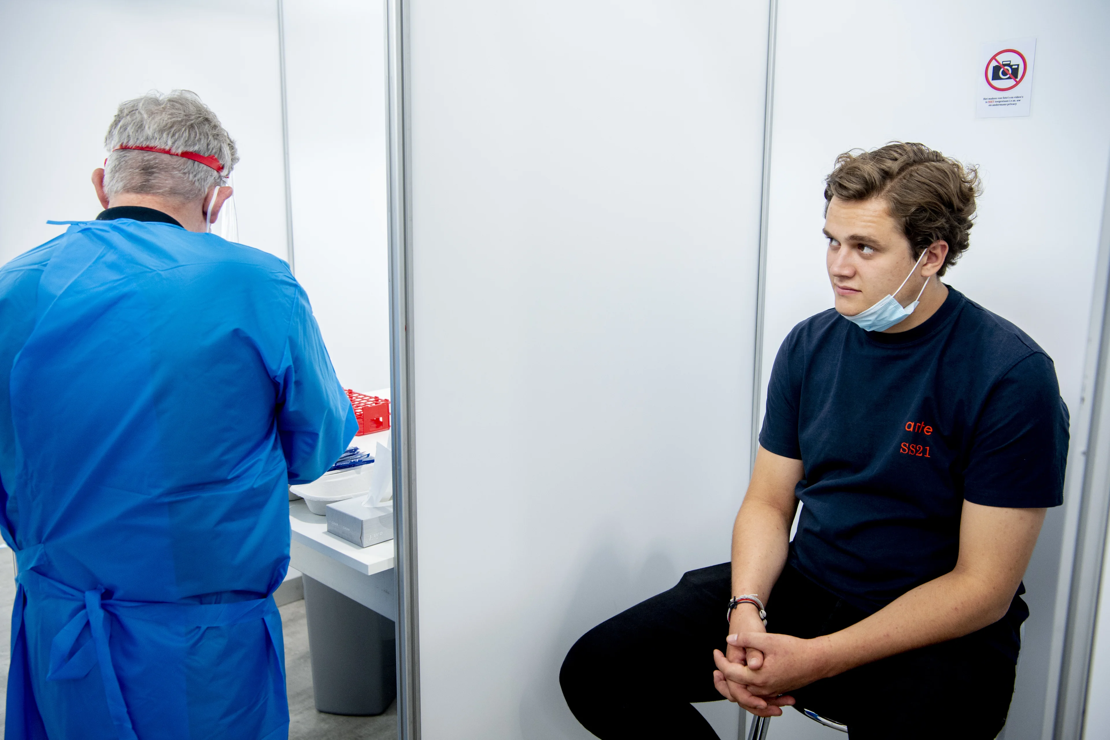 RIVM meldt 2520 nieuwe coronagevallen, gemiddelde stijging zet door