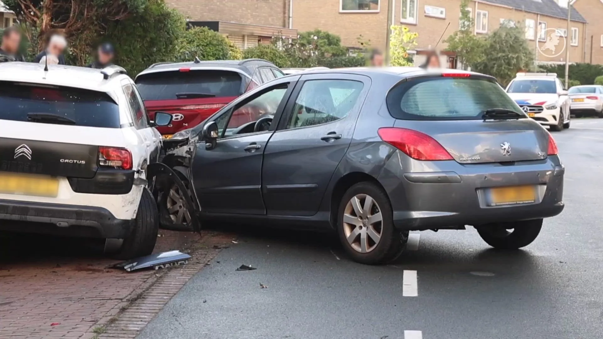 Automobilist richt enorme ravage aan na meerdere aanrijdingen in Wassenaar