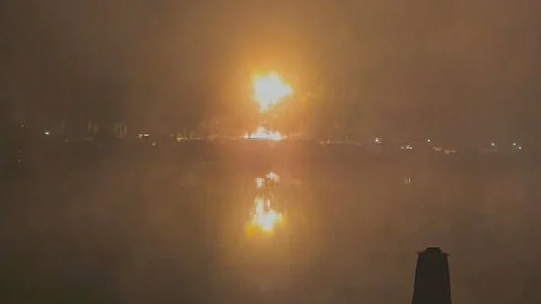 Man (39) en hond dood na felle brand op camping in Arcen