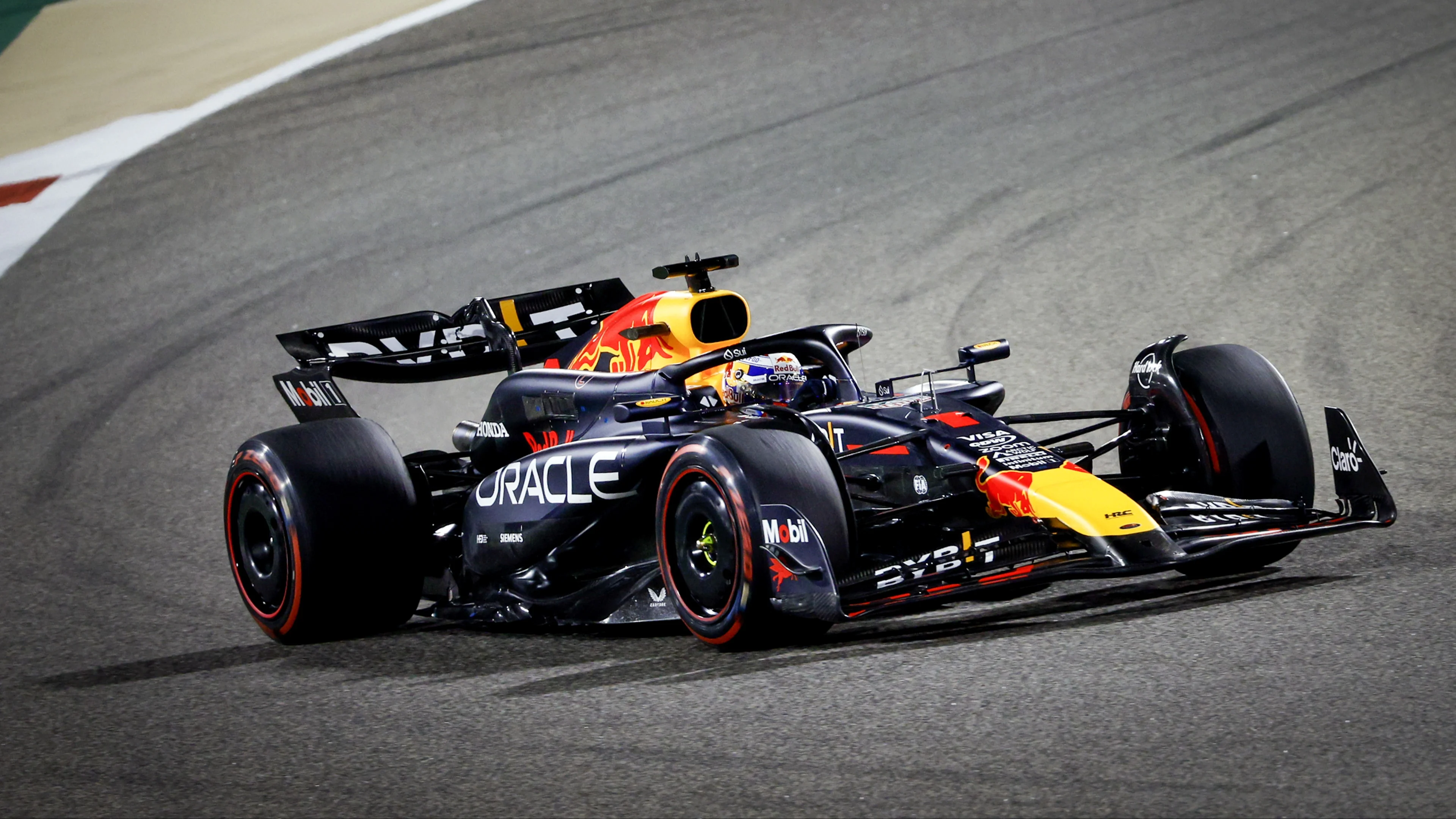 Verstappen in Bahrein superieur naar eerste winst van seizoen