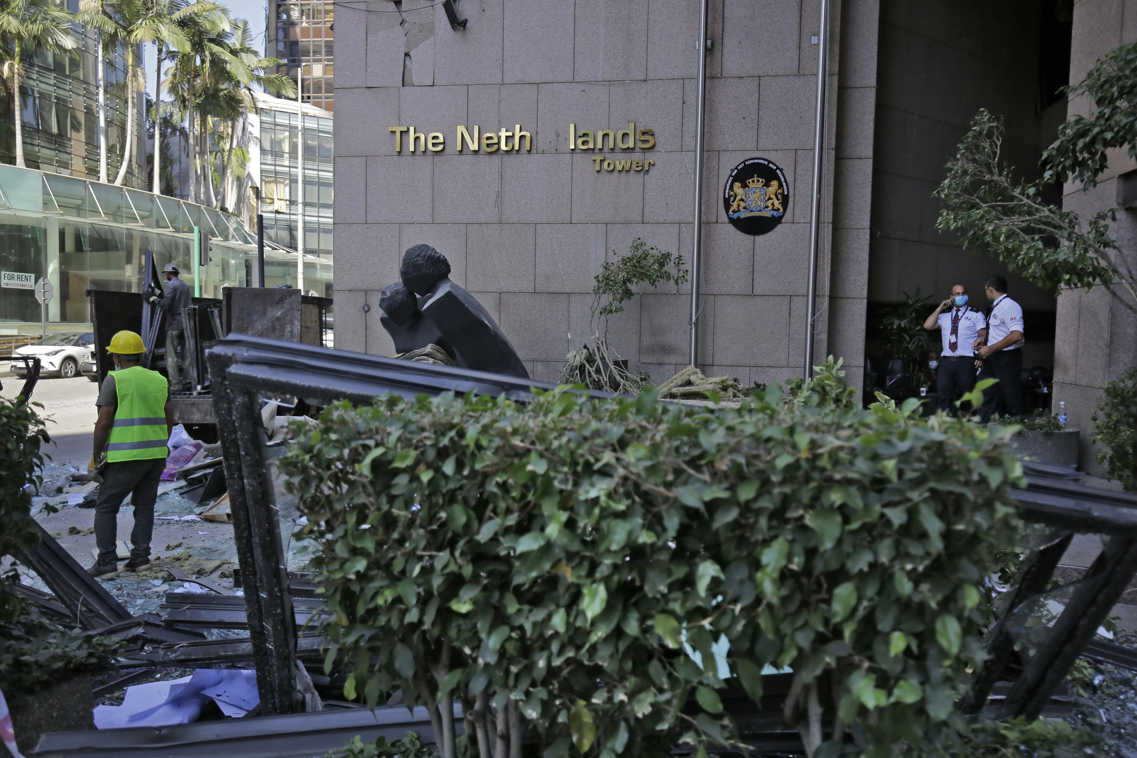 Vrouw Nederlandse ambassadeur Libanon overleden door explosie Beiroet