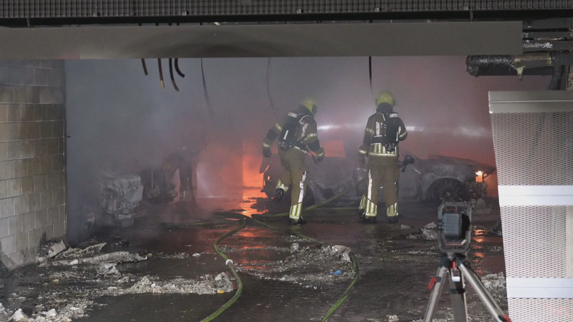 Honderd appartementen ontruimd na brand in parkeerkelder Breda