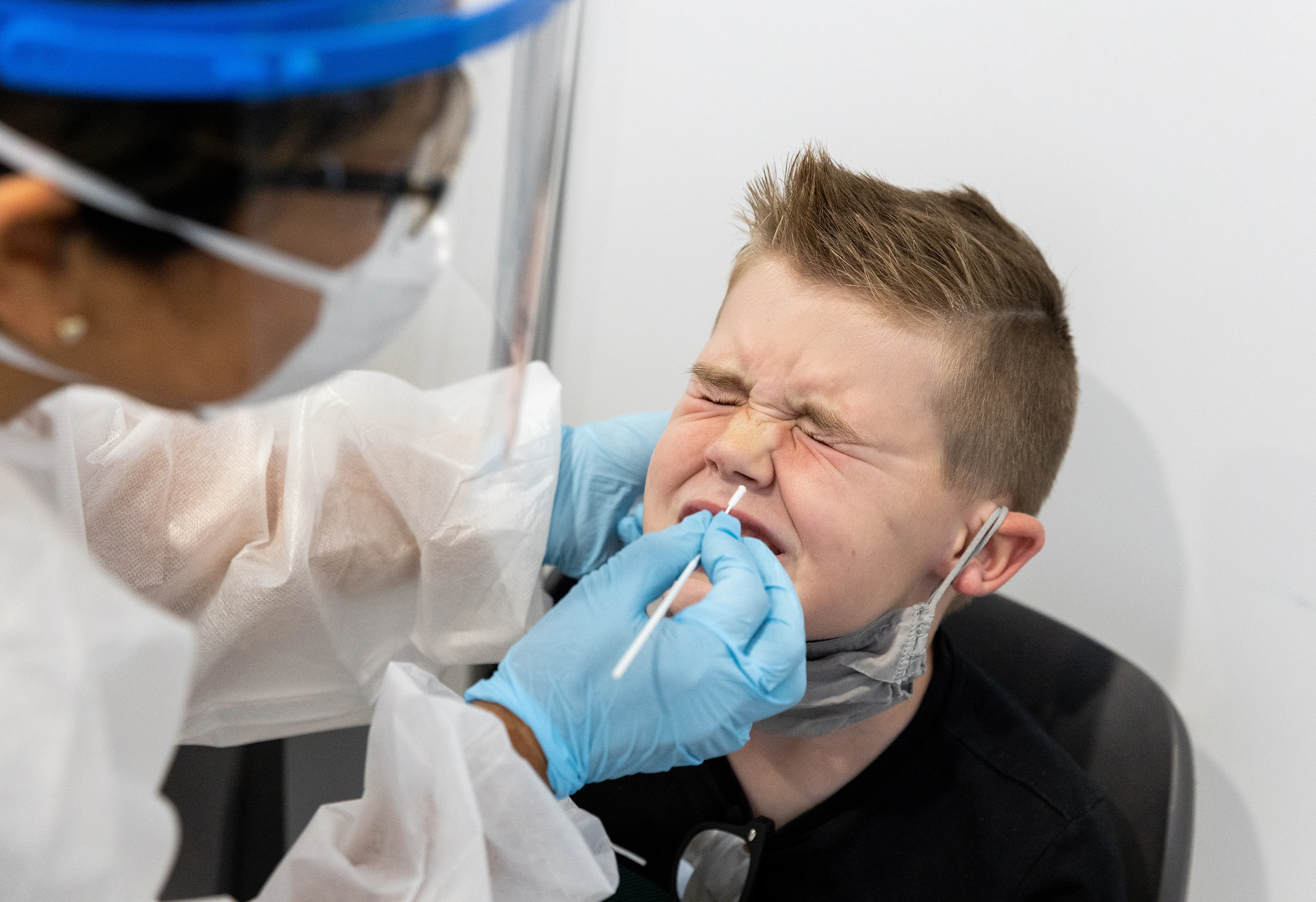 Aantal nieuwe coronagevallen voor eerst sinds juli boven 6000