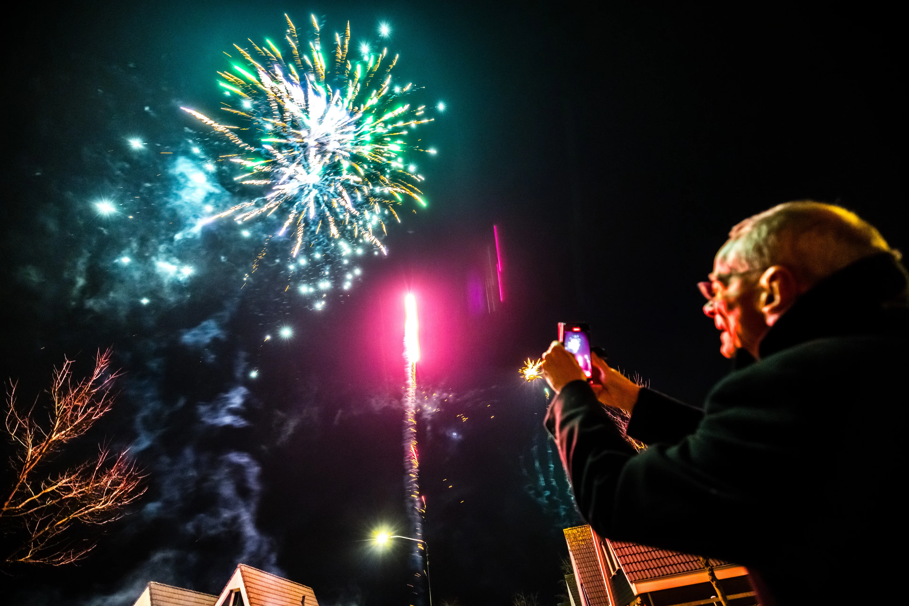 Code geel tijdens jaarwisseling: zware windstoten bedreigen vuurwerkpret