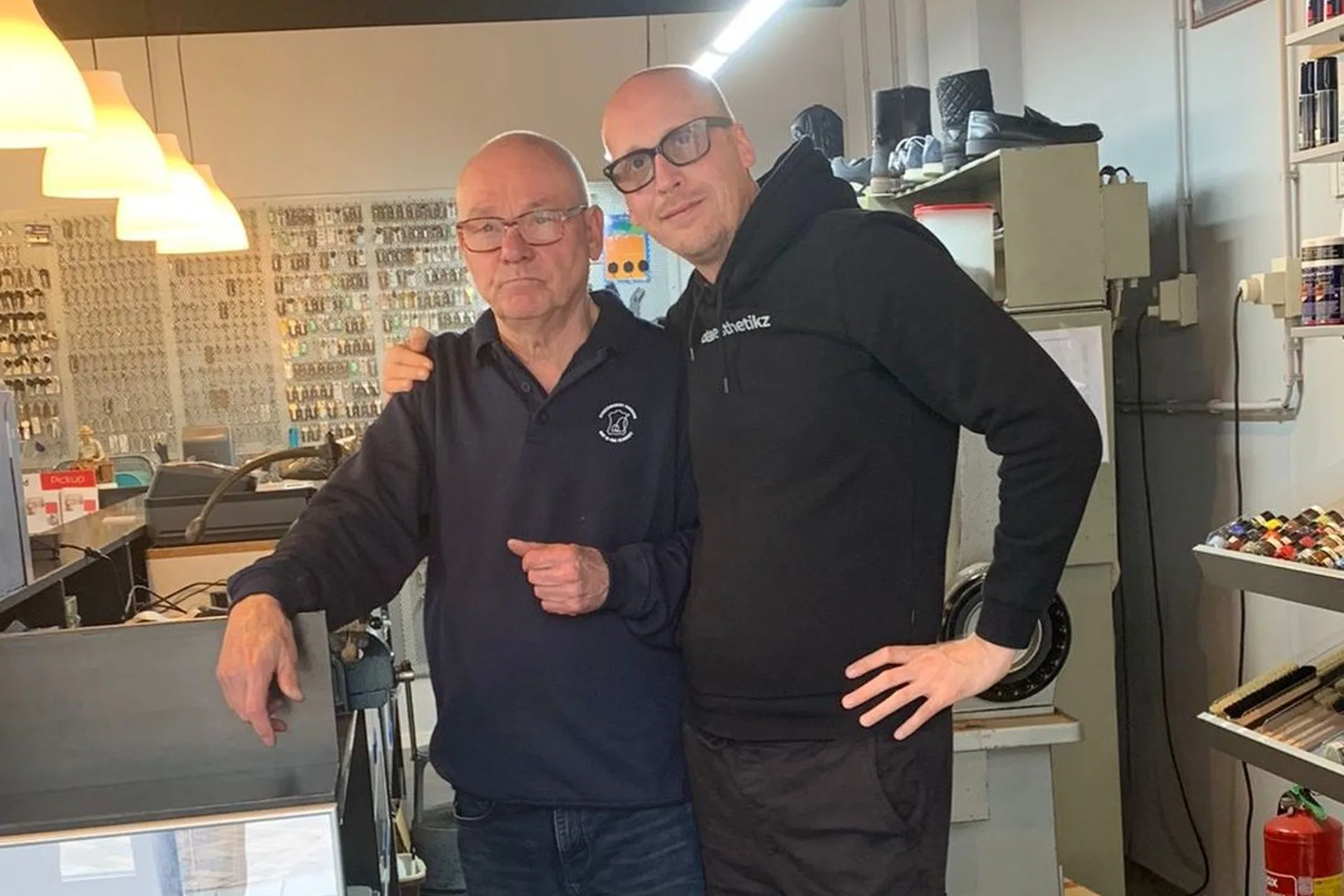 Wat een held: Roy overmeestert man met mes om buurman Willem te redden