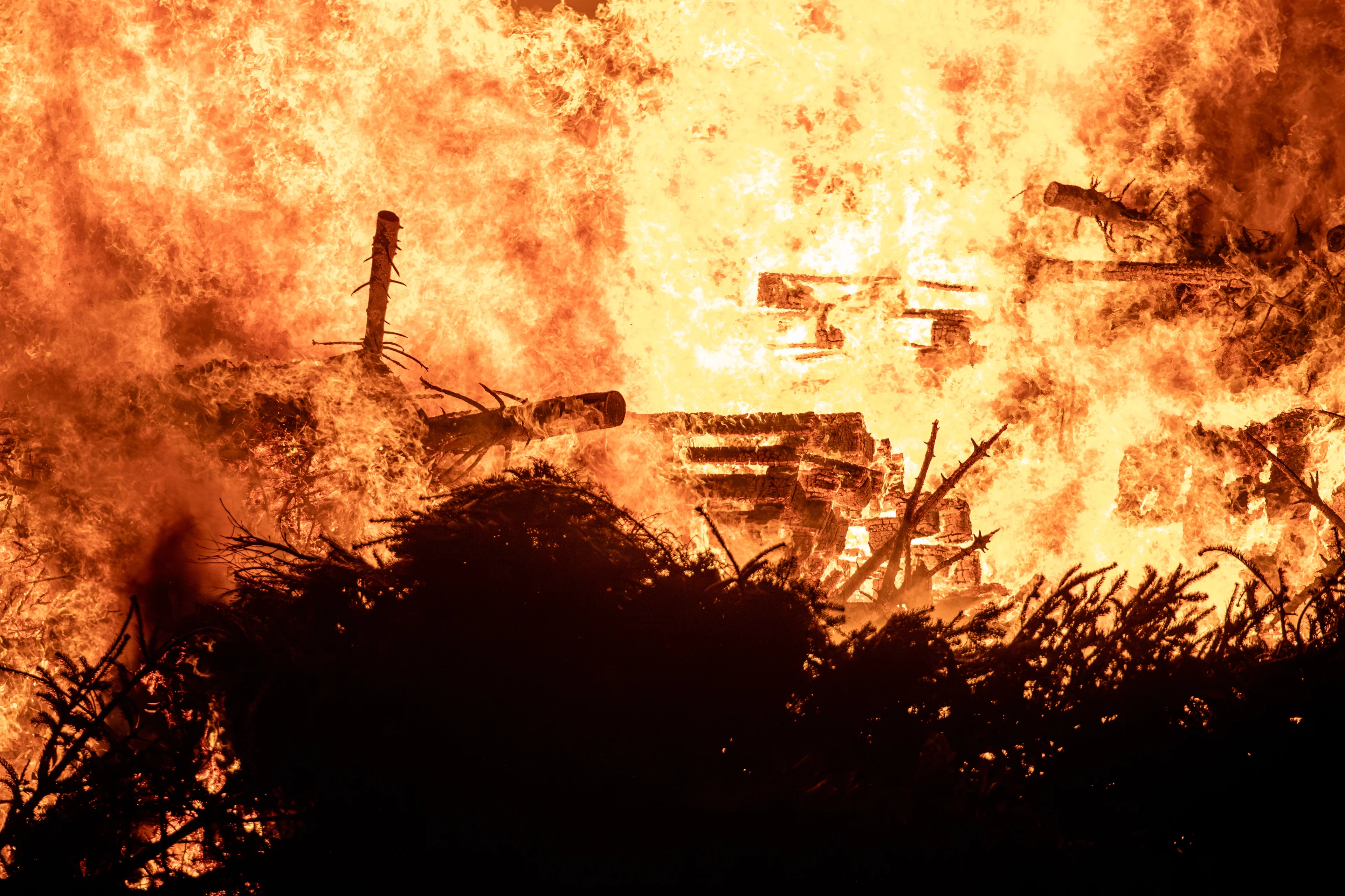 Gemeente weigert 'lange en gekoesterde traditie' van oudejaarsvuur in Floradorp, te veel risico's