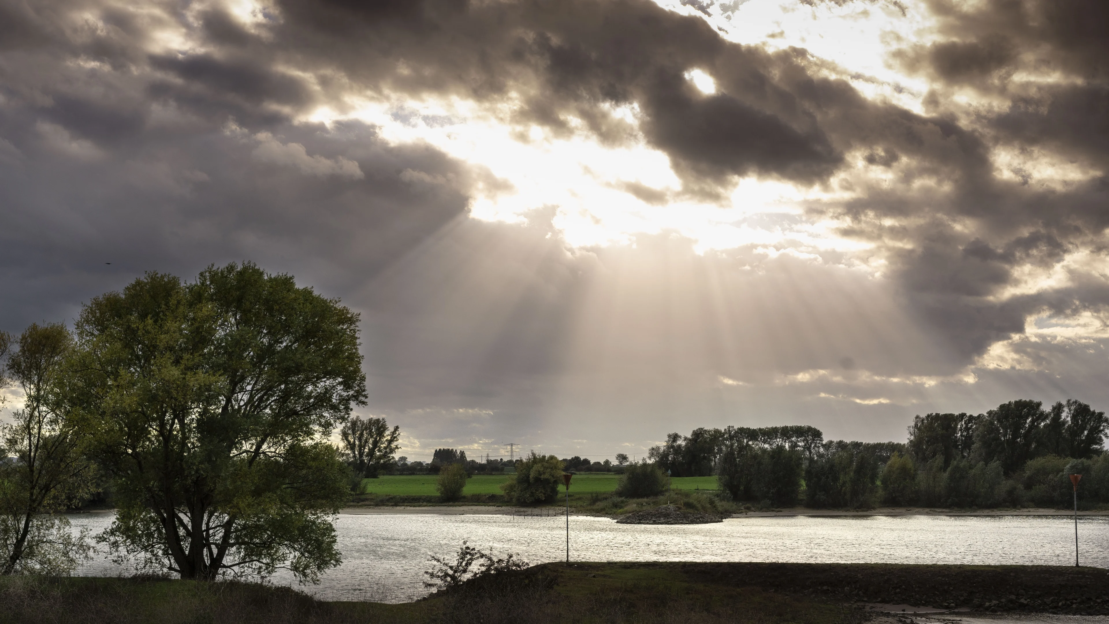 Wisselvallig weerbeeld houdt aan, later kans op onweersbuien